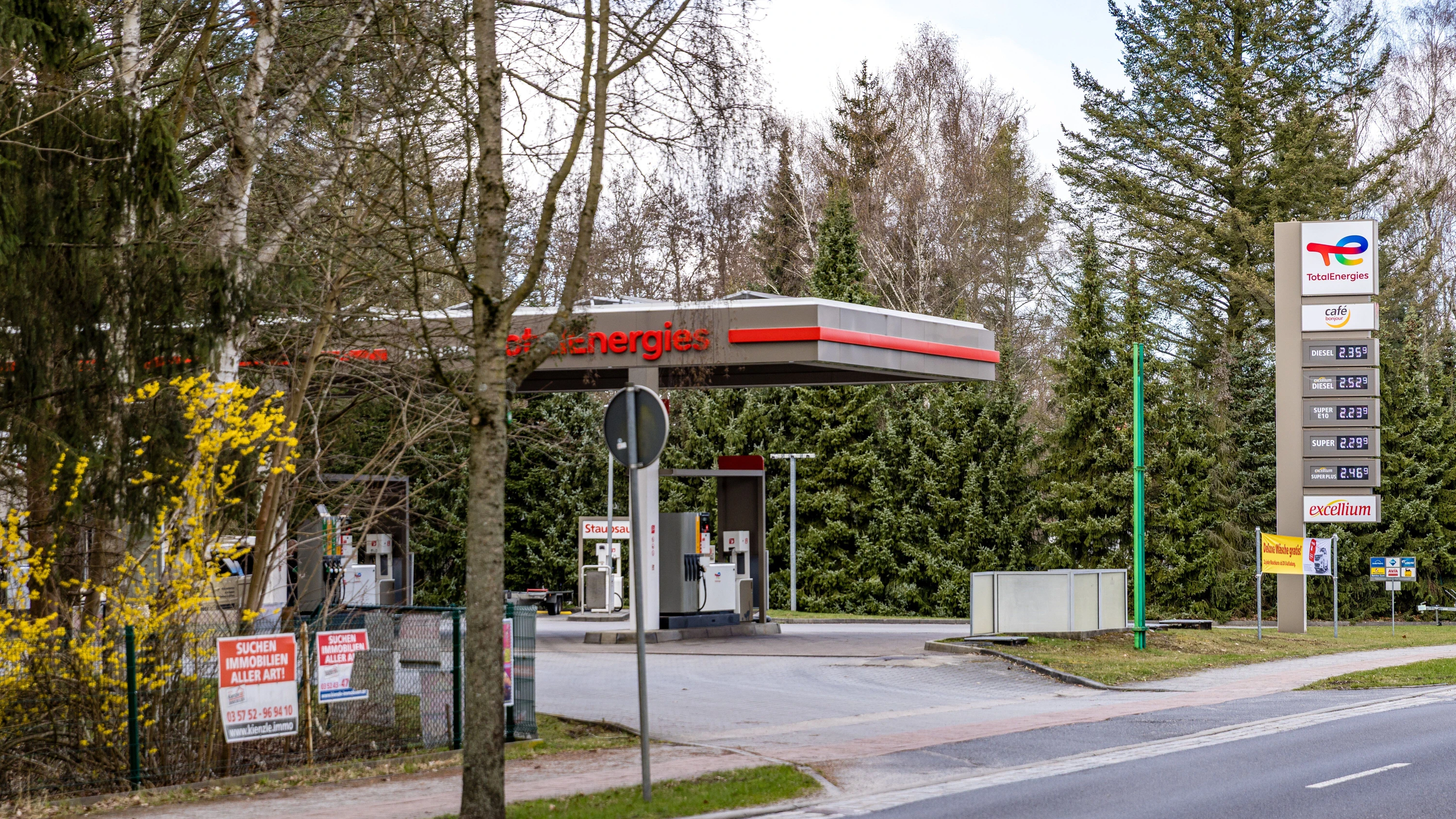 Tankstelle in Brandenburg: Spritpreise sind im Mai kräftig gefallen. - dpa