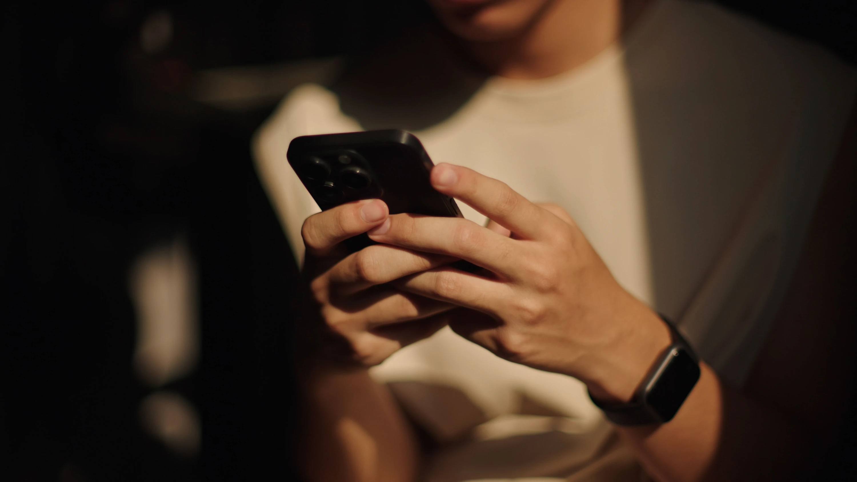 Bild: Jugendlicher angeklagt: Er soll Mädchen zu Selbstverletzungen genötigt haben