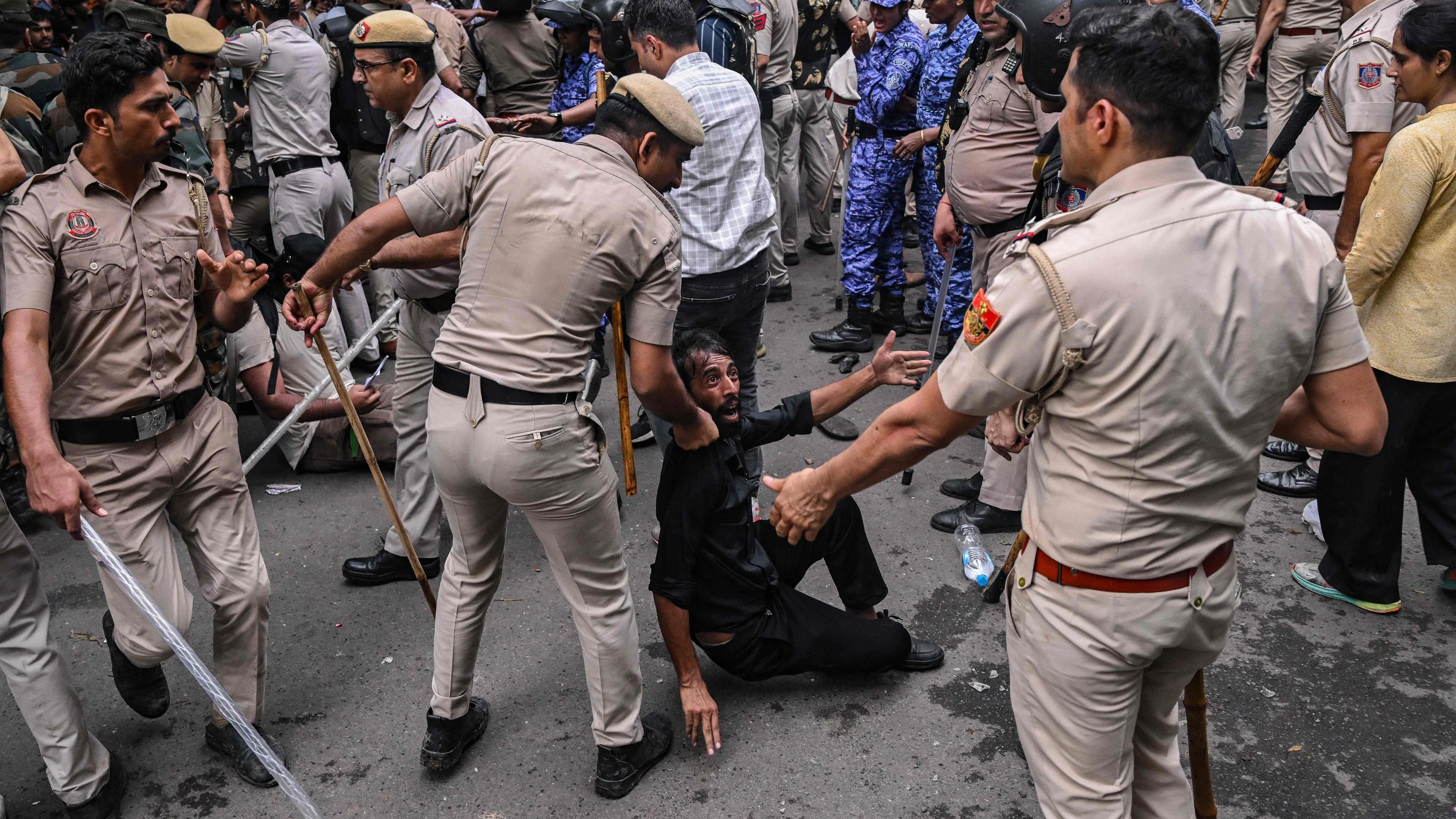 Zusammenstöße in Indien: Polizei geht gegen Protest der „Kakerlaken-Bewegung“ vor