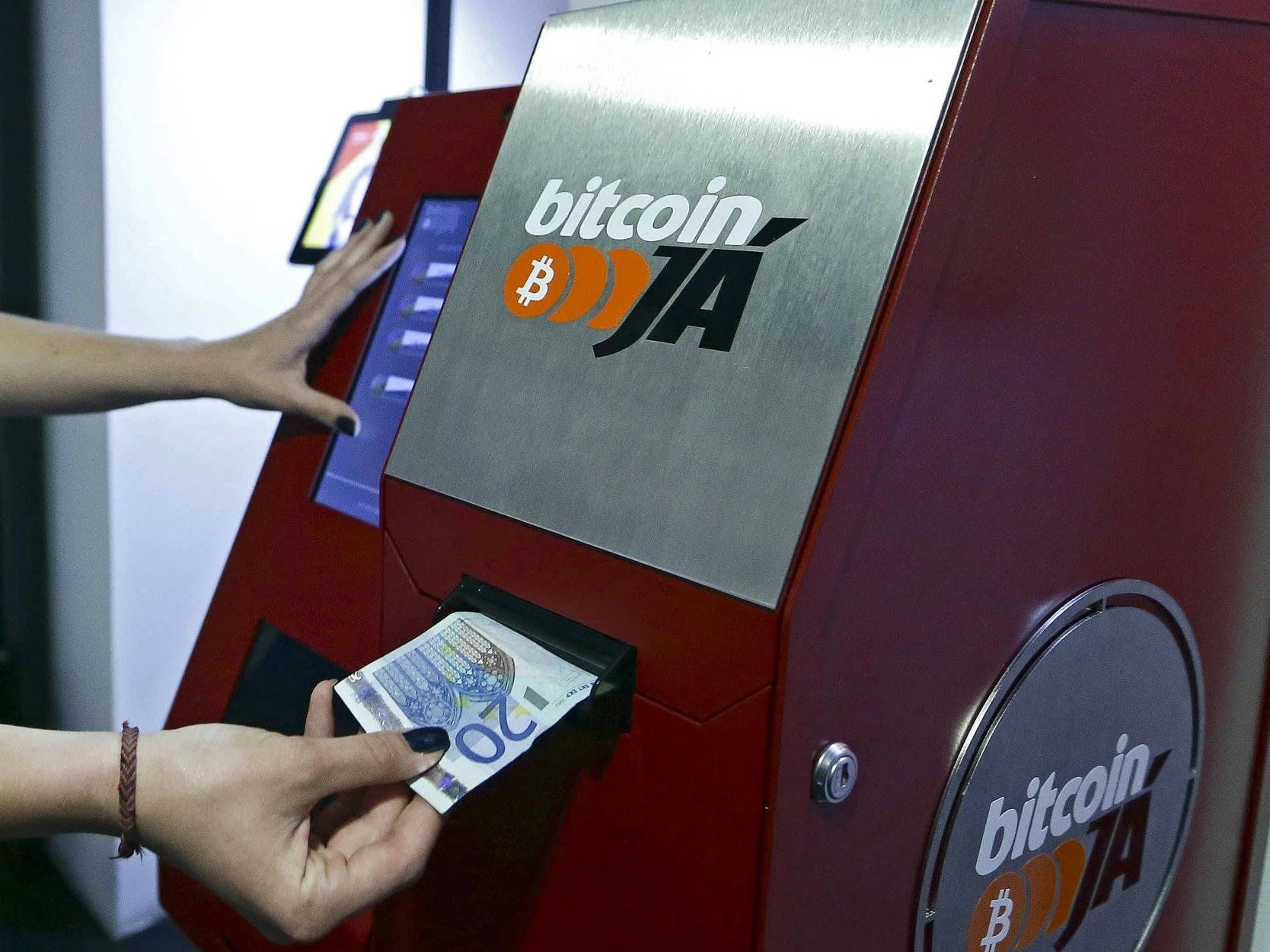 Kryptowährung: Bitcoins fallen unter 300 Dollar | FAZ