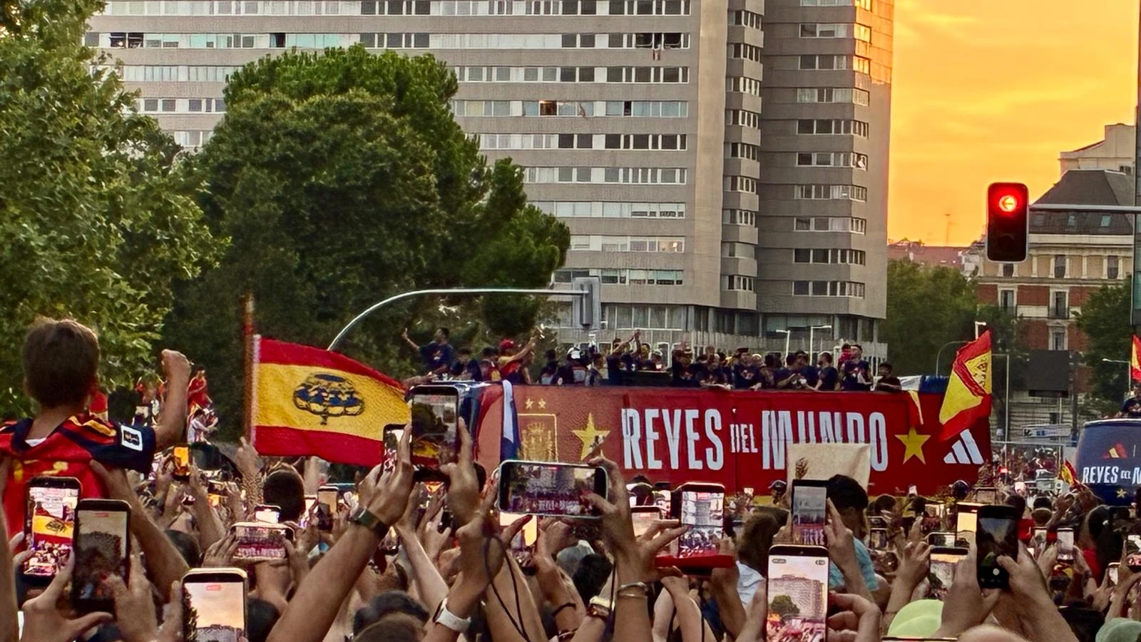 Mehr als eine Million Fans: Spanien feiert die Heimkehr seiner „Könige der Welt“ Mehr als eine Million Fans: Spanien feiert die Heimkehr seiner „Könige der Welt“
