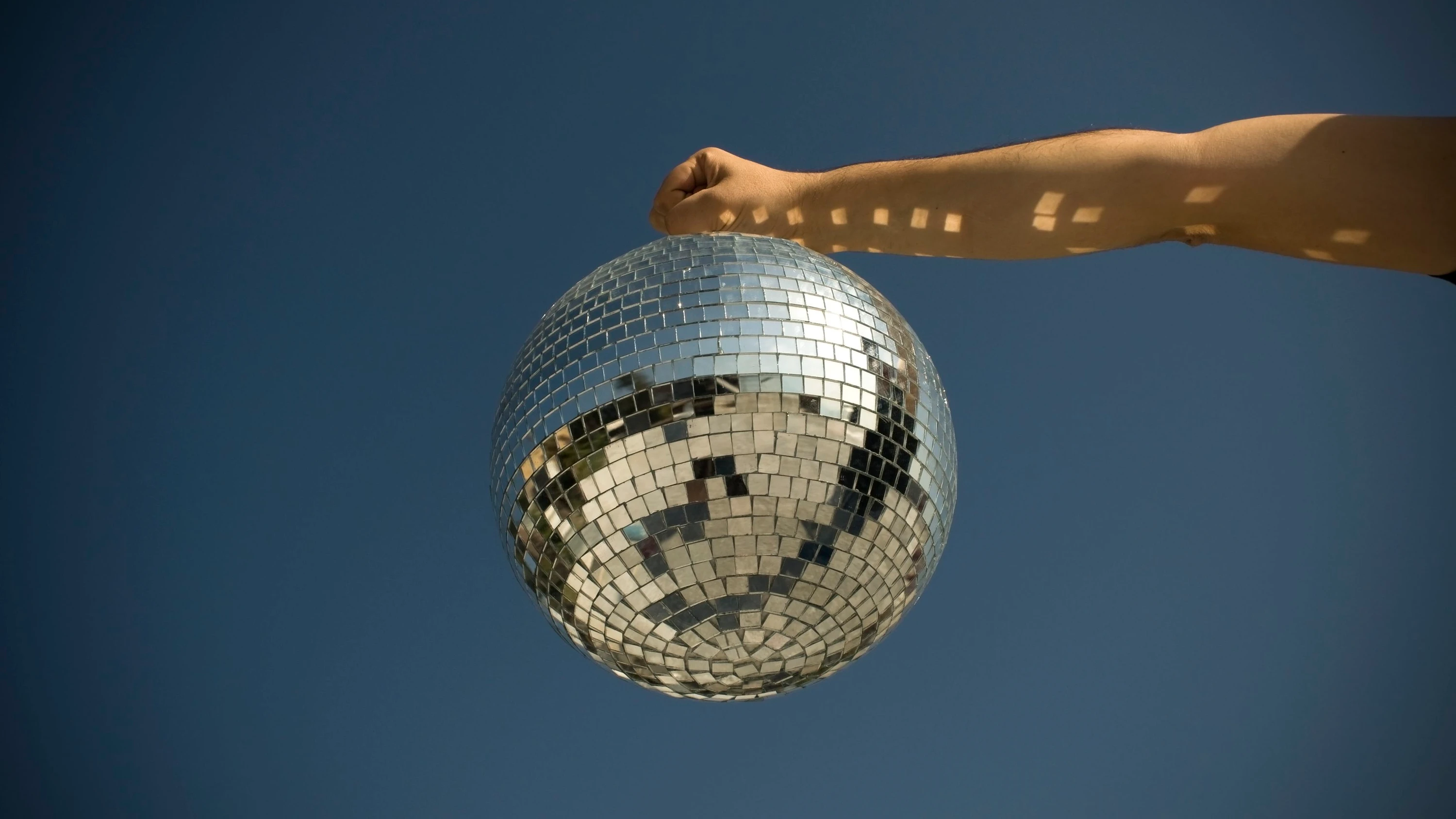 Modisches Microdosing: Kann ein neues Paar Schuhe das Leben wirklich schöner machen?