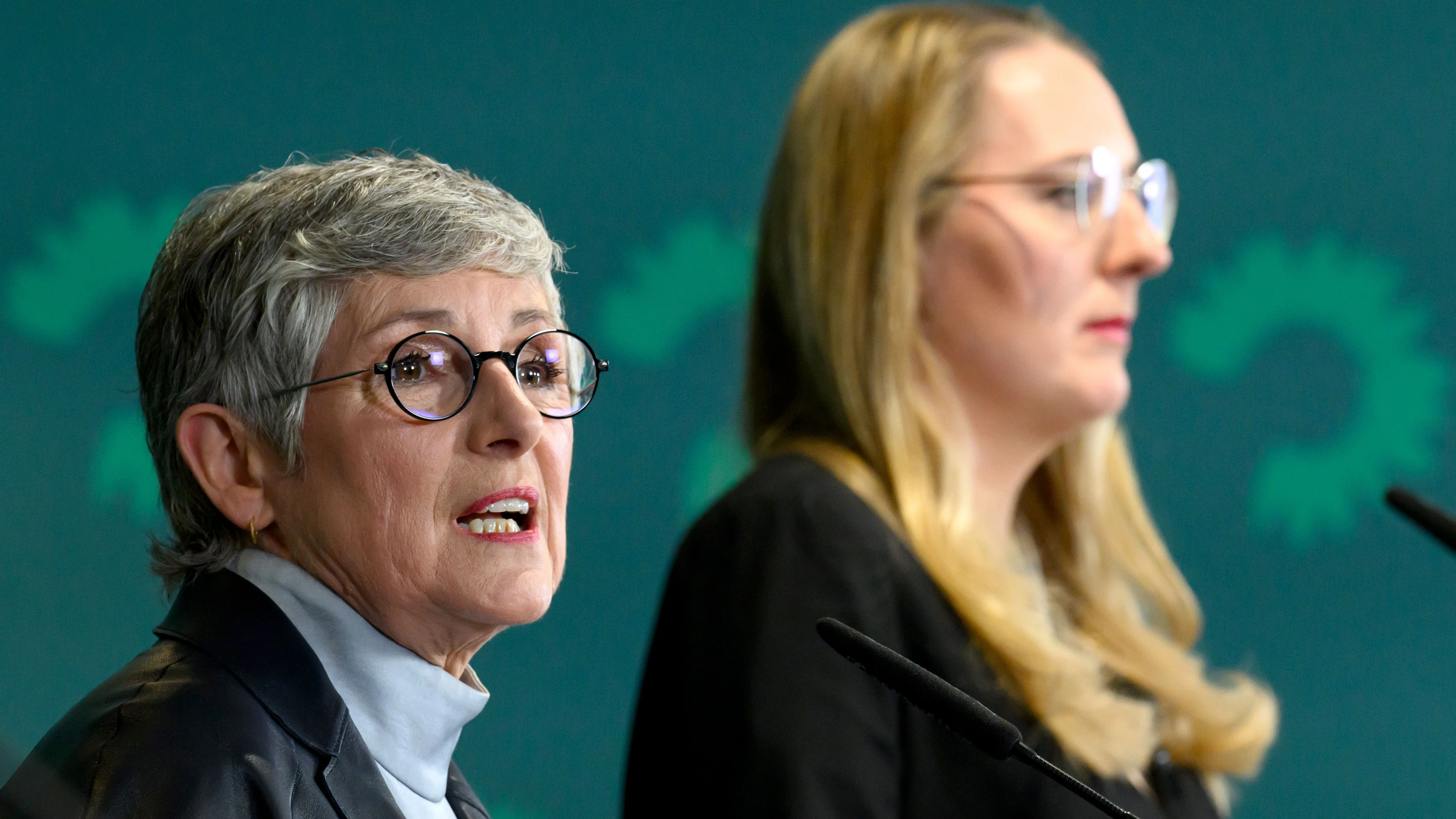 Deutschland-Liveblog: Grüne nennen Kabinettsumbau chaotisch und unprofessionell Deutschland-Liveblog: Grüne nennen Kabinettsumbau chaotisch und unprofessionell
