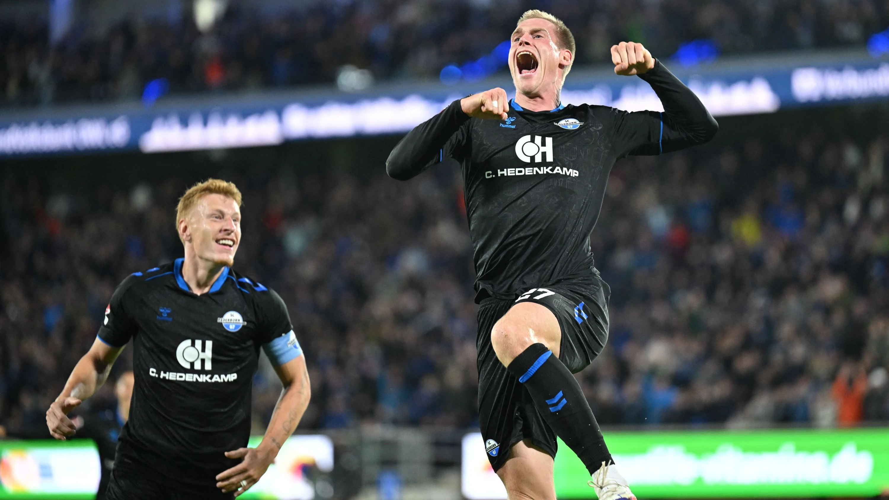 Steffen Tigges bejubelt seinen Treffer zum 3:1. - dpa