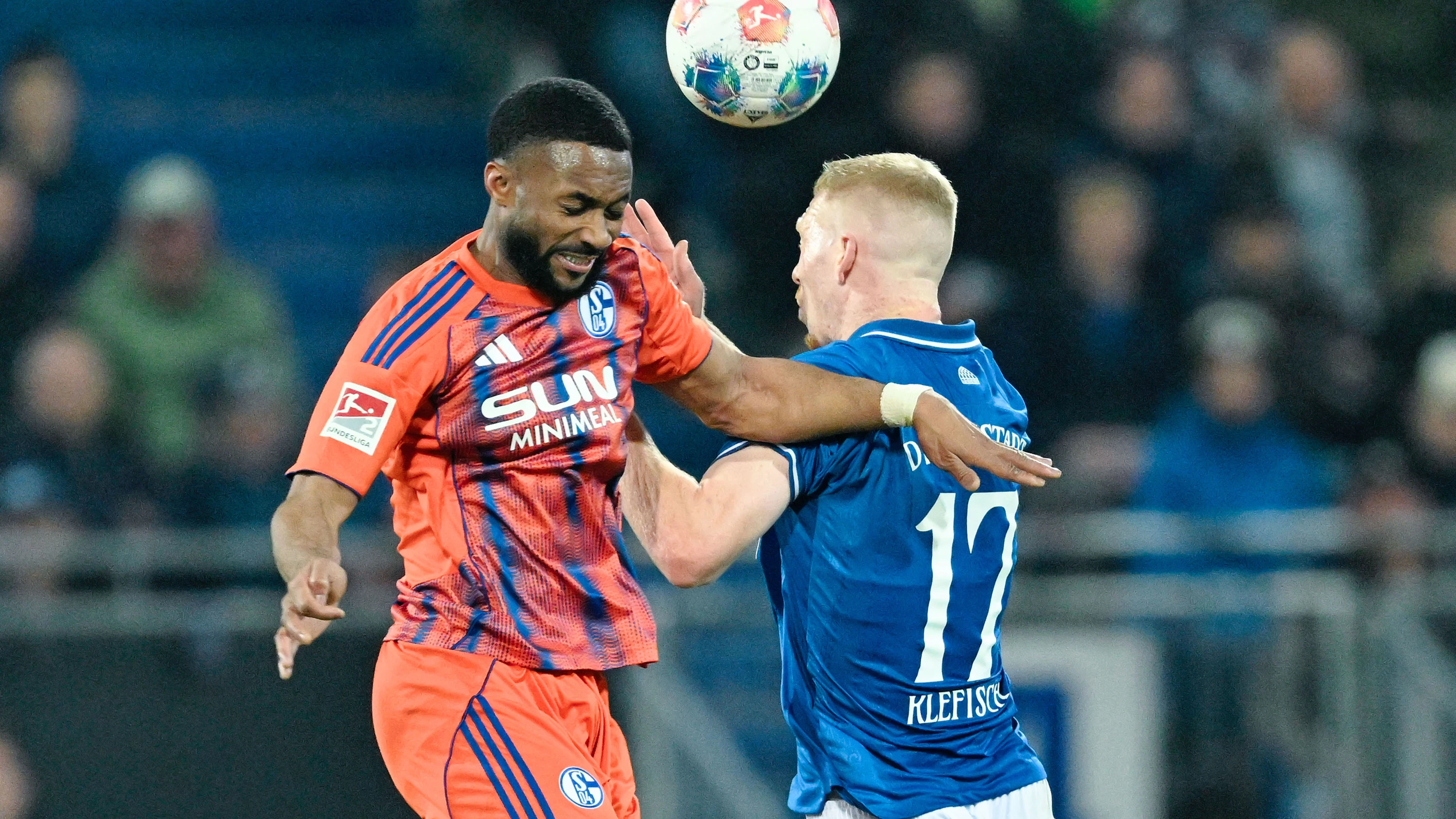 Zweite Fußballbundesliga: Schalke nach 1:1 im Topspiel in Darmstadt Erster