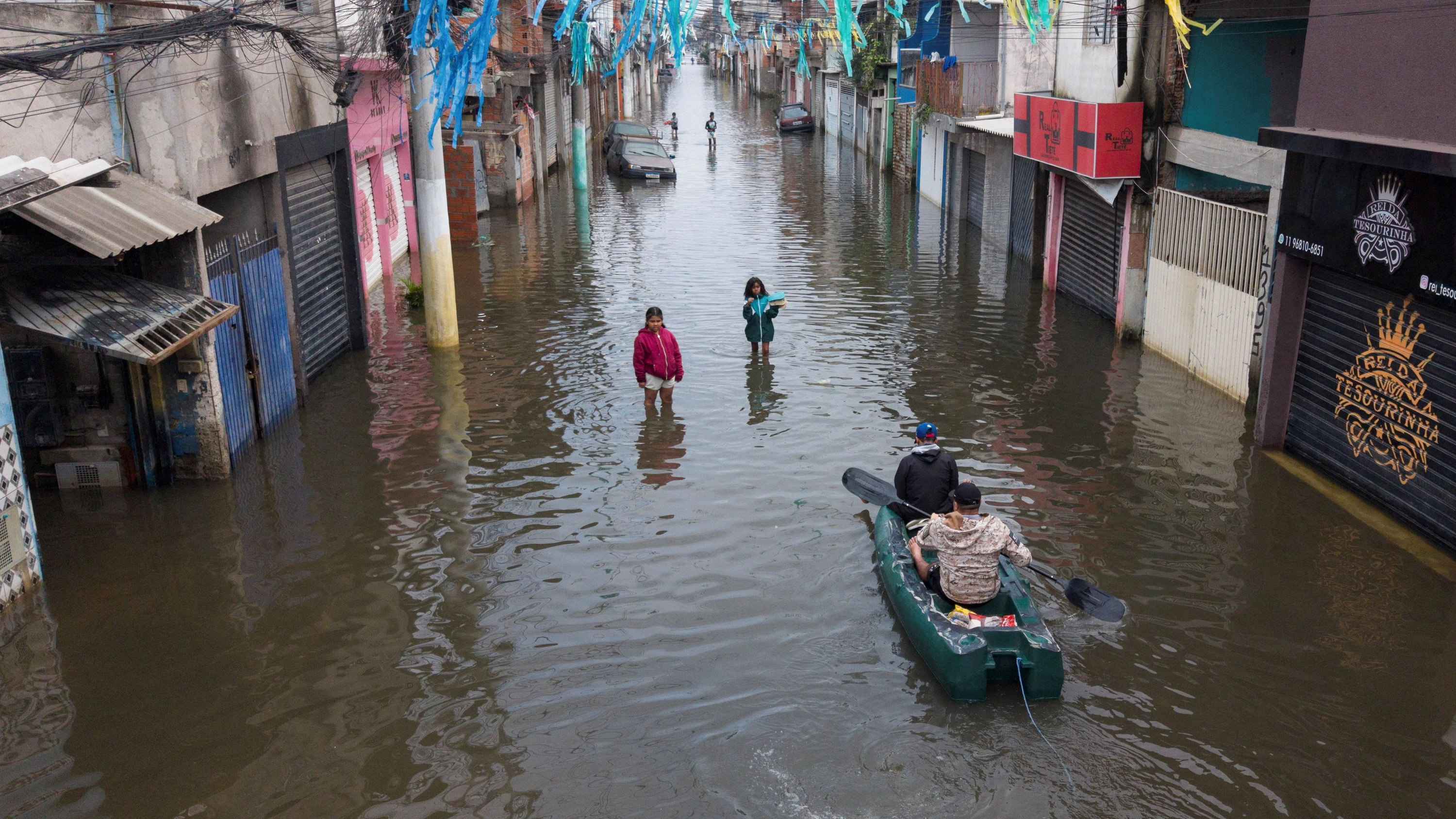 Nach heftigen Regenfällen: Überflutete Straßen und Häuser in Sao Paulo