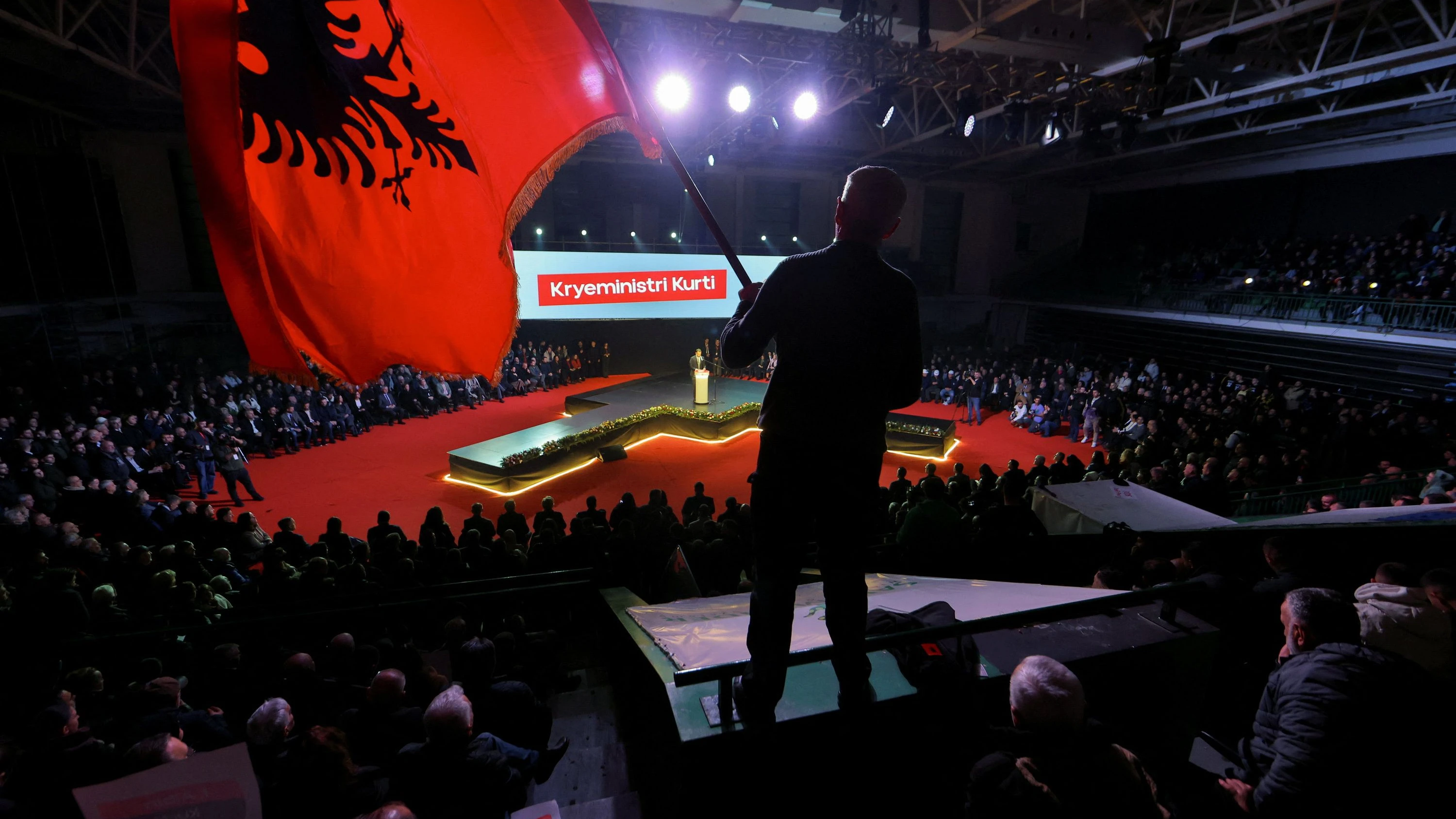 vor der Neuwahl: Steckt Kosovo in einer Krise ohne Alternative?