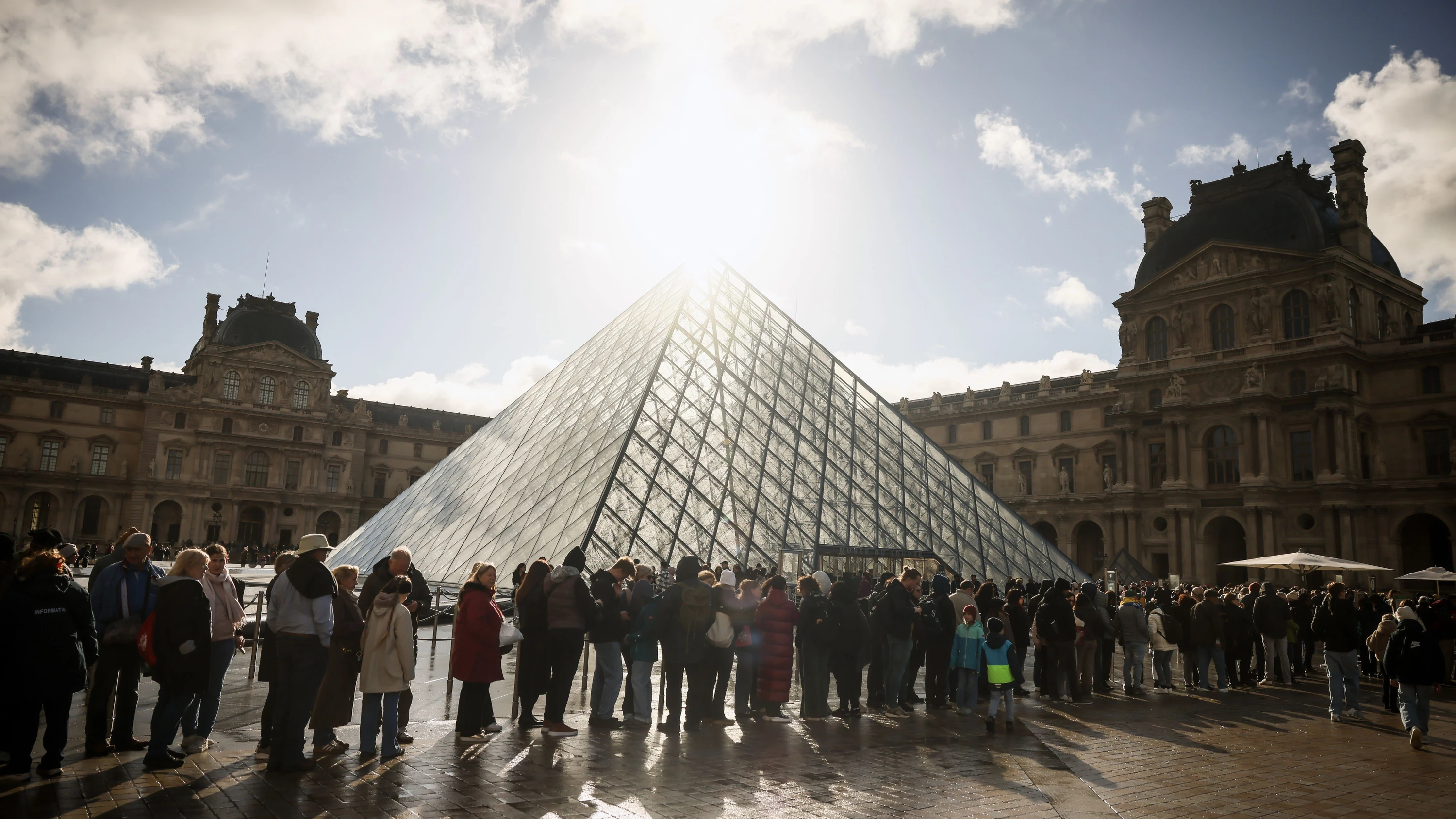 Neun Festnahmen: Mutmaßlicher Millionenbetrug mit falschen Tickets im Pariser Louvre