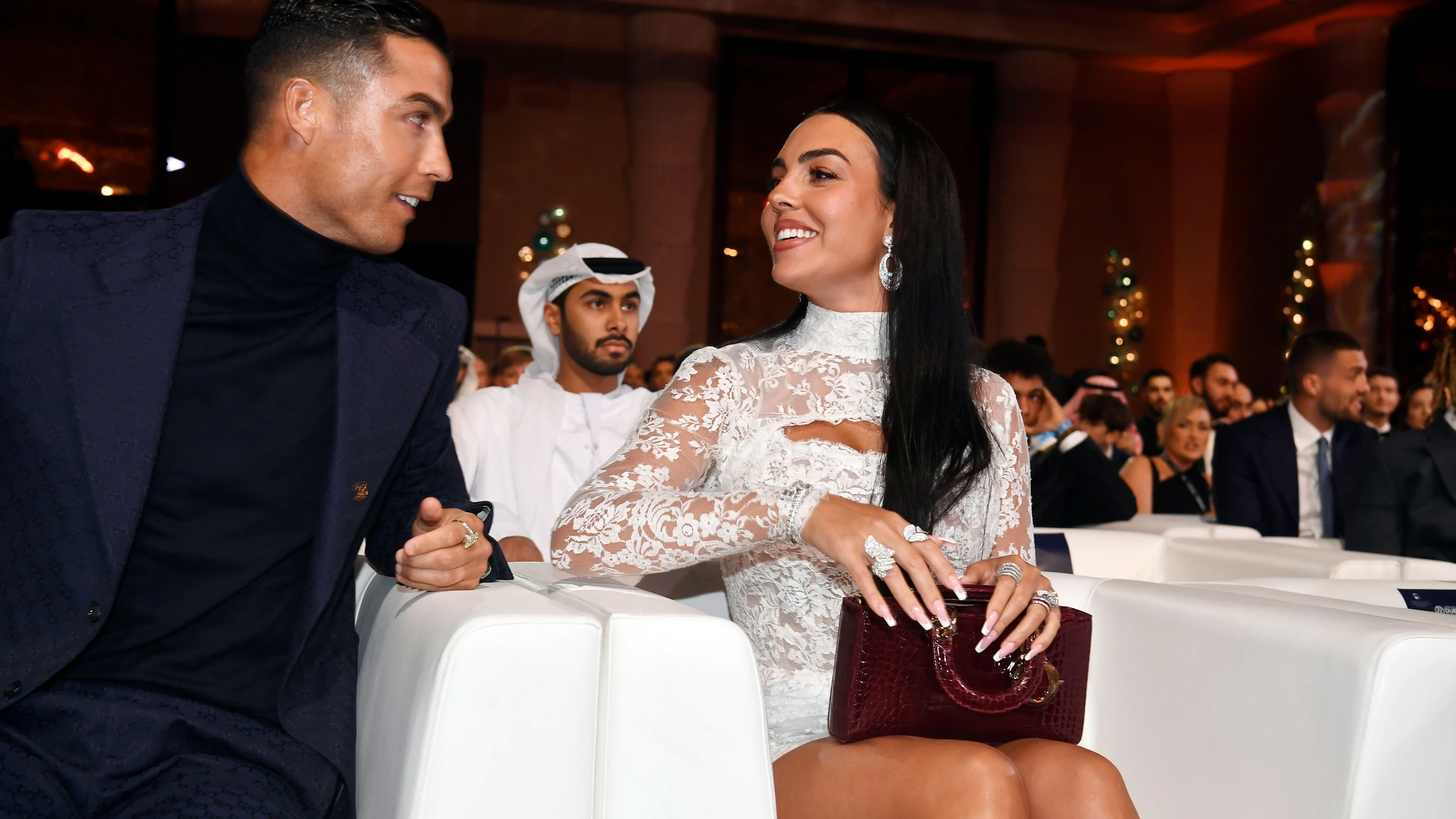 Foto mit Ring: Ronaldo und Georgina haben wohl geheiratet