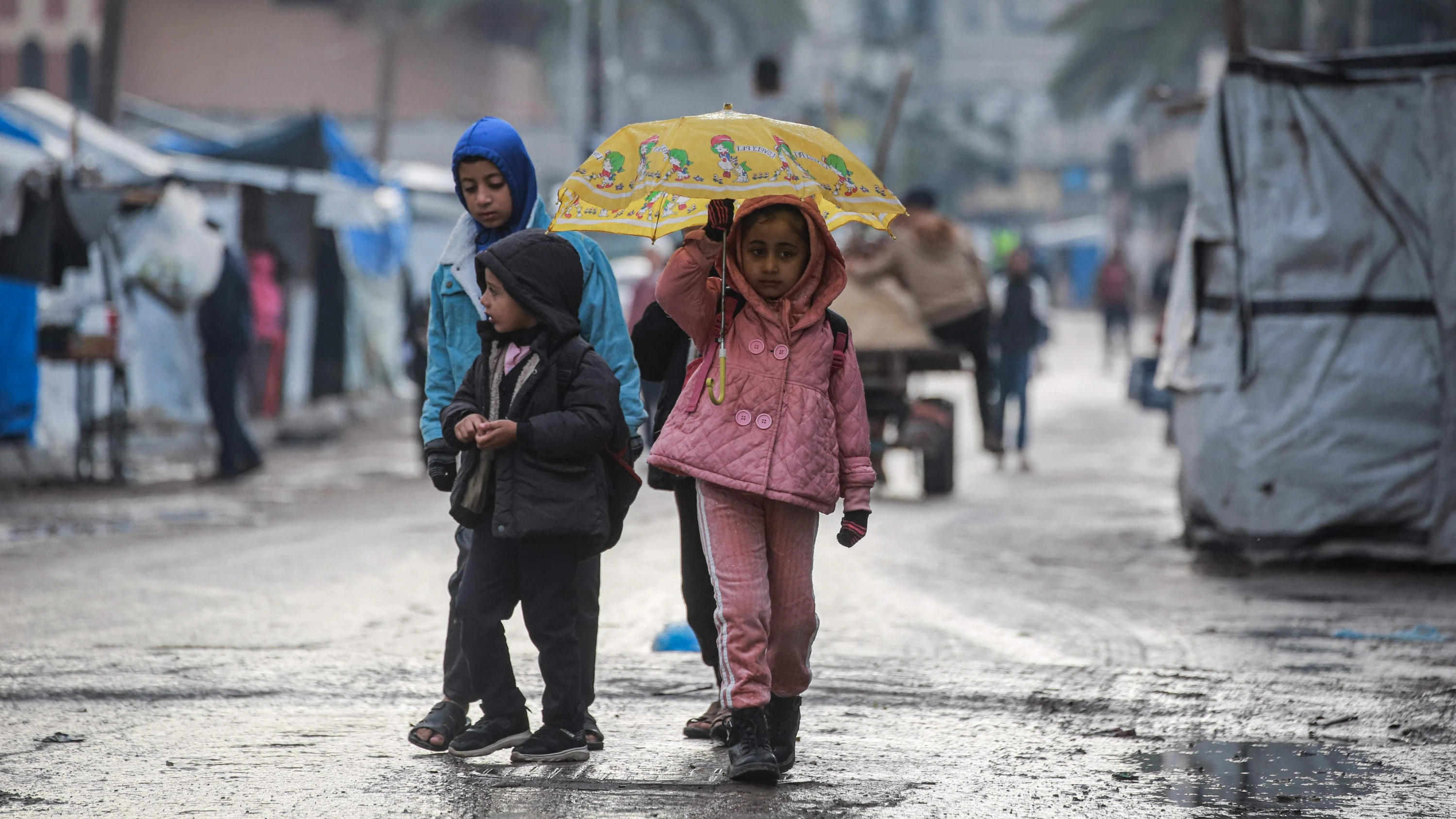 Flüchtlingszelte geflutet: Starkes Unwetter in Gaza und Israel Flüchtlingszelte geflutet: Starkes Unwetter in Gaza und Israel
