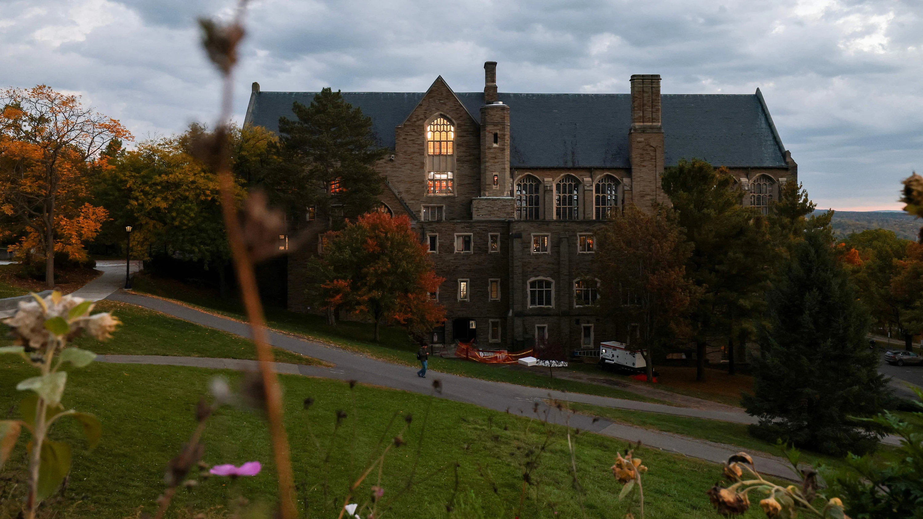 Nach Ermittlungen: Cornell University stoppt Verbindungsfeiern auf dem Campus