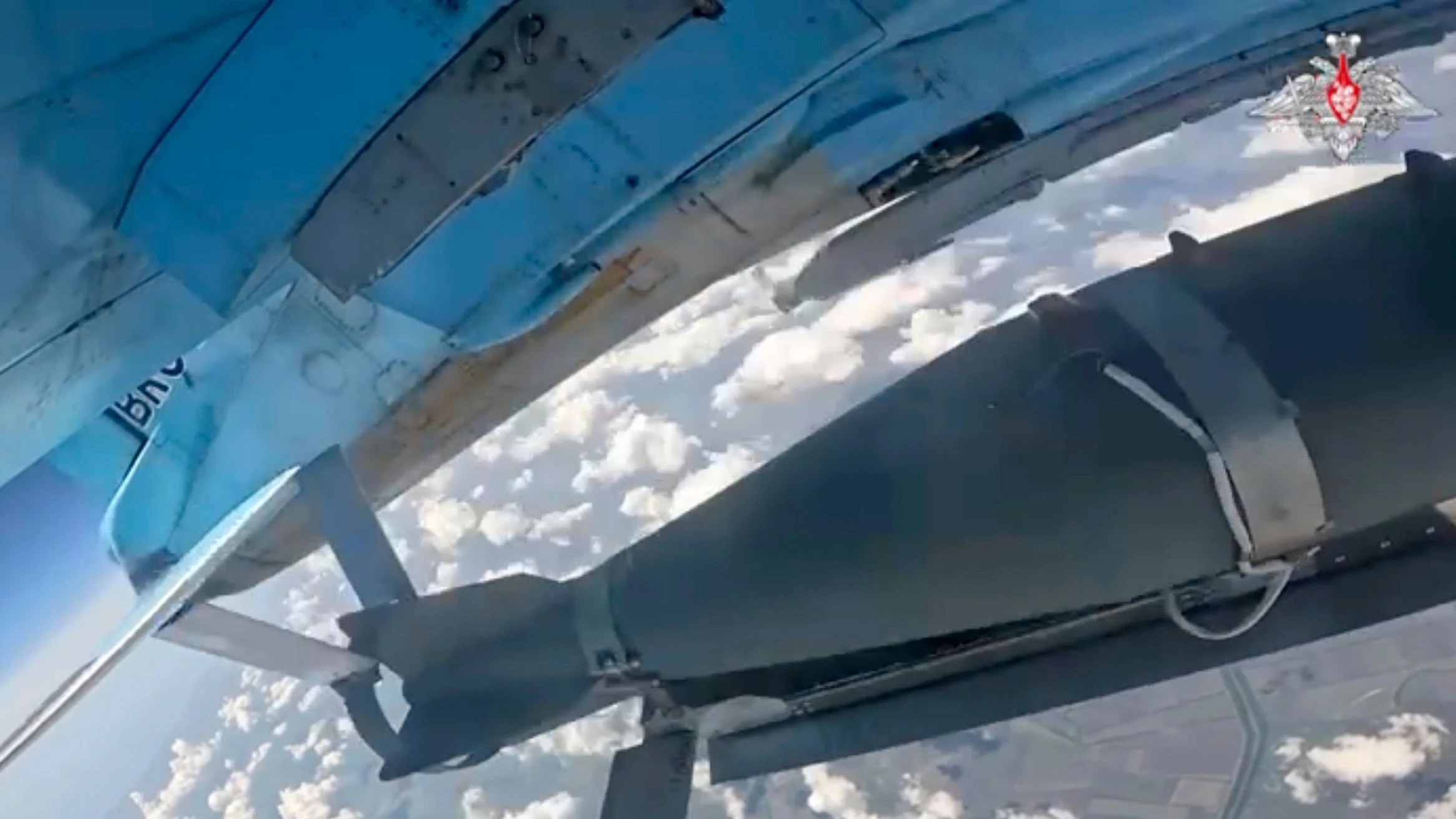 Dieses Video des russischen Verteidigungsministeriums aus dem Juni 2024 soll den Abwurf einer Gleitbombe zeigen. - dpa