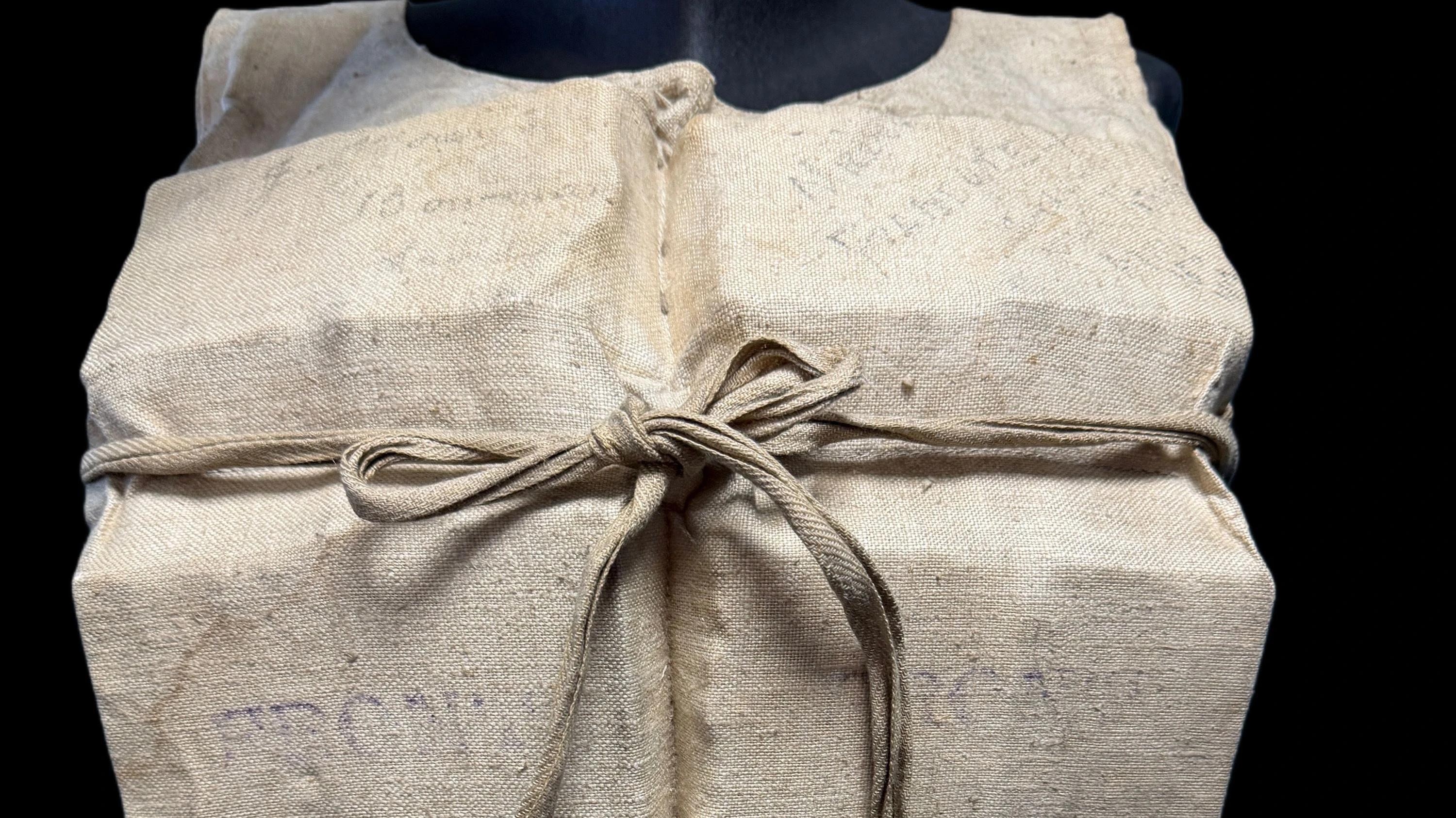 Weit über anvisiertem preis: Rettungsweste von Titanic-Überlebender für mehr als 600.000 Euro versteigert