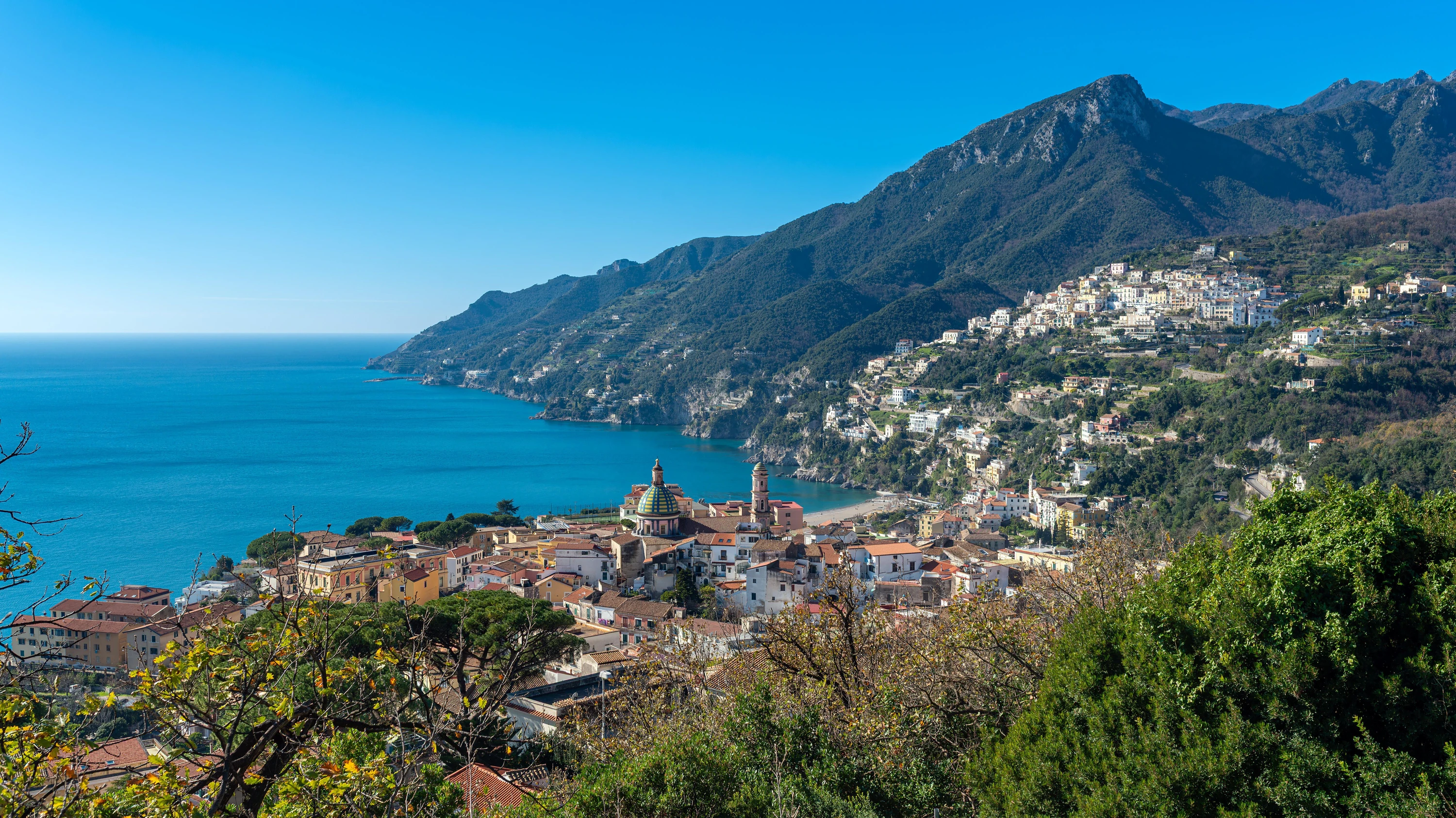 Der Ort Vietri sul Mare an der italienischen Amalfiküste - Stefan Laws