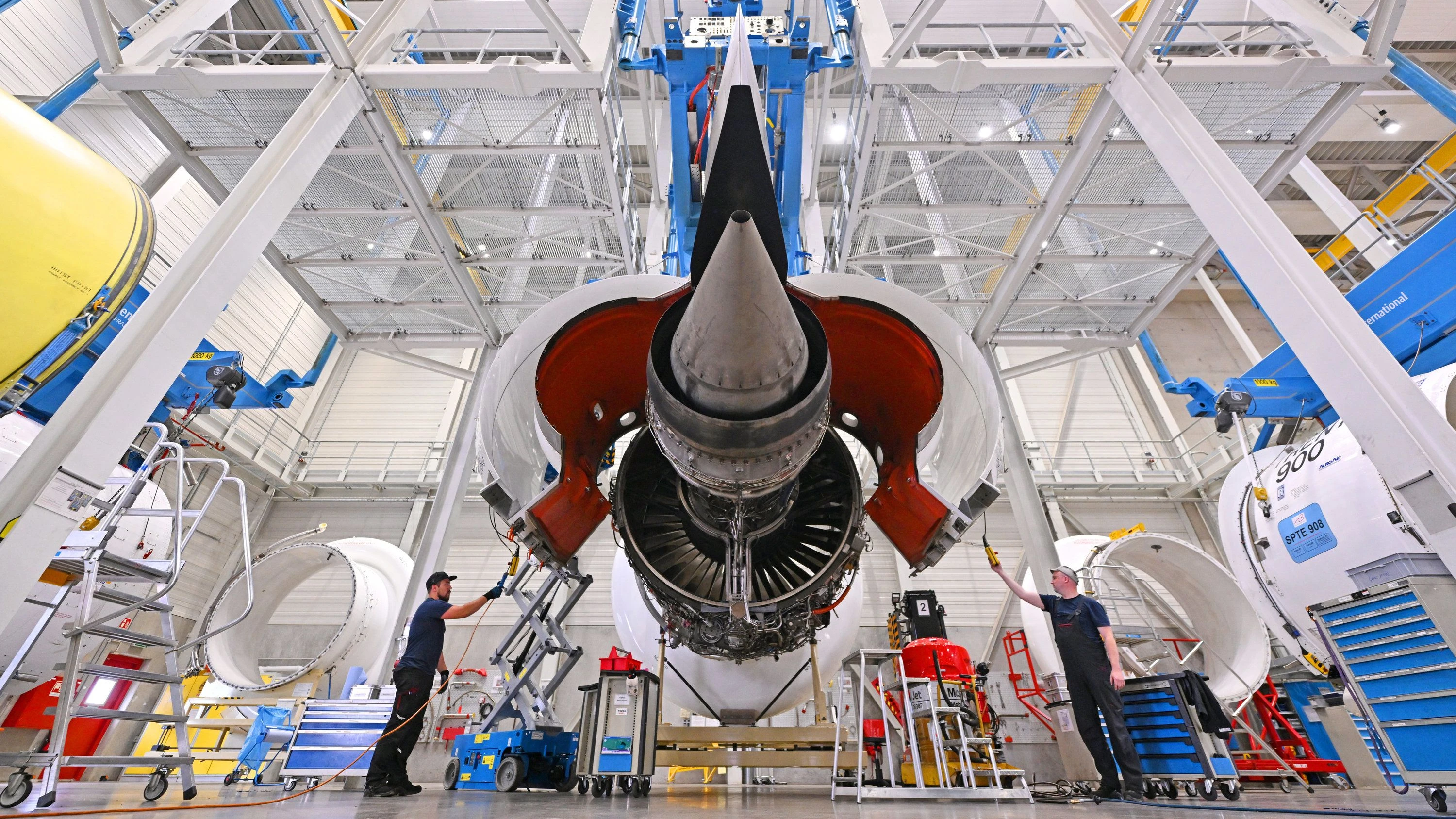 Gewinnrutsch in Kernsparte: Ein Bündel an Problemen belastet Airbus