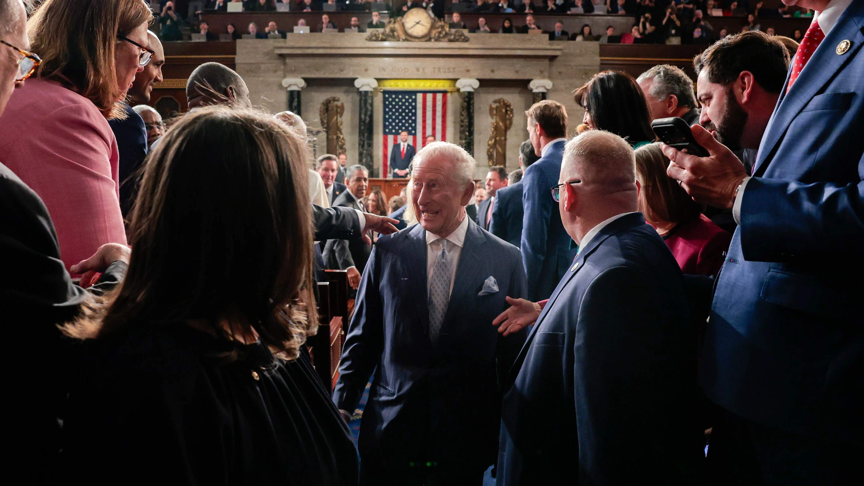 F.A.Z. Podcast für Deutschland: König Charles punktet, Kanzler Merz in Ungnade: Bei Trump nicht „den Pudel machen“