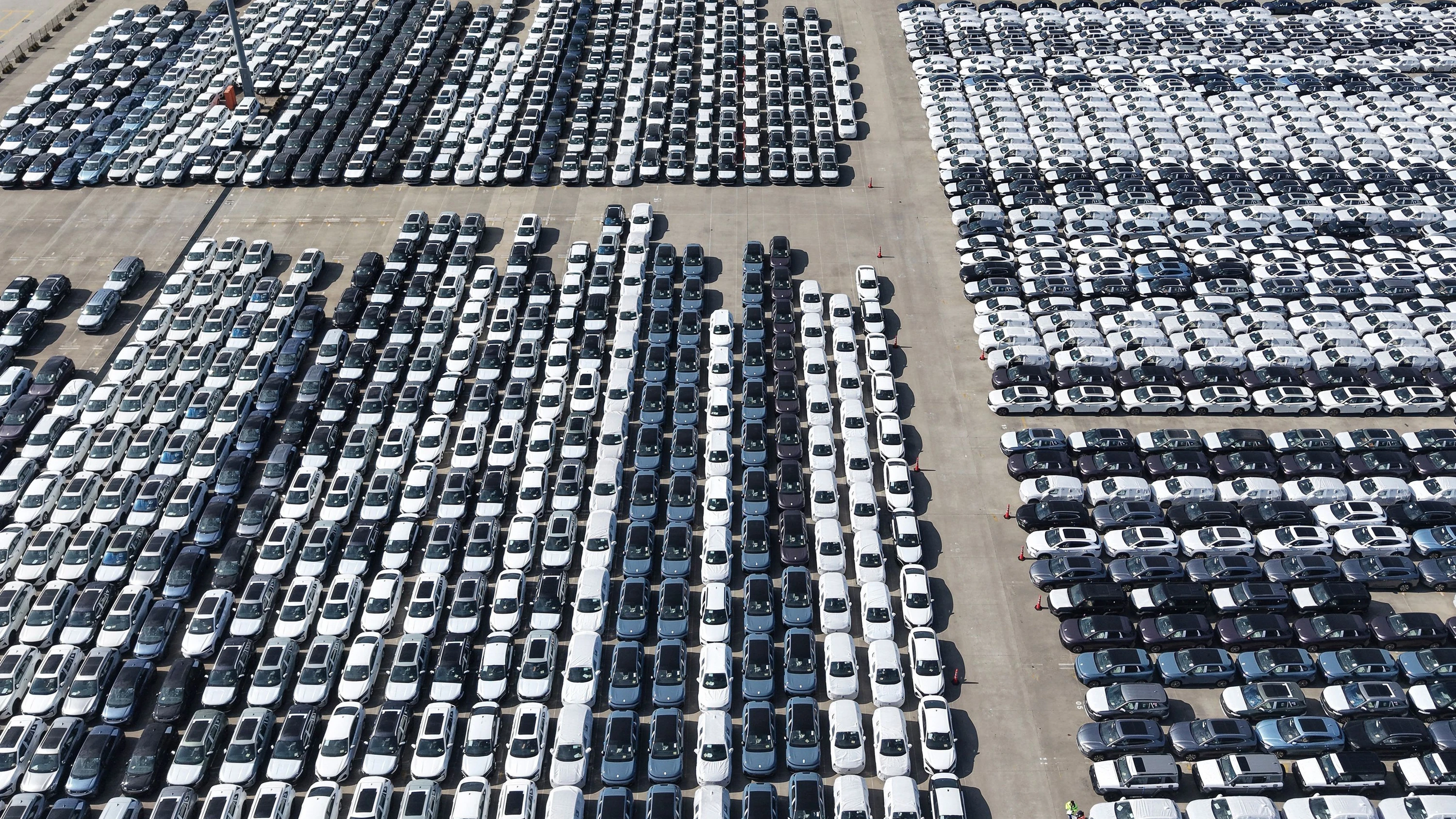 Autos an einem Hafen in Shanghai - AP Photo/undefined