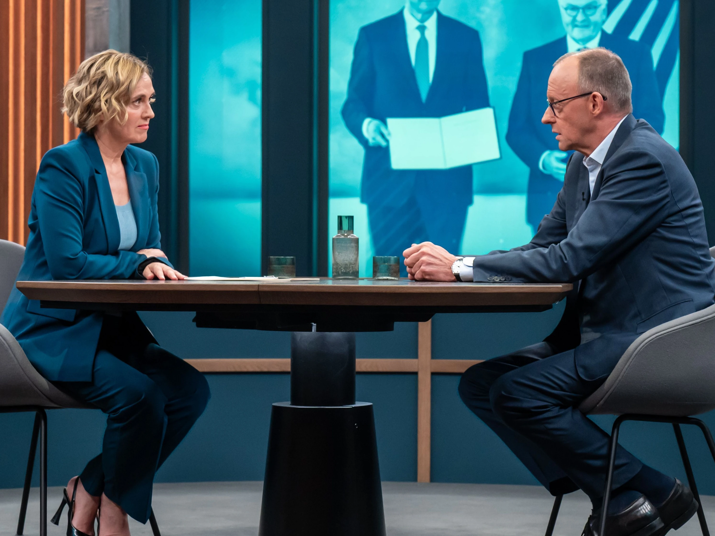 Caren Miosga in der TV-Kritik: Merz sieht keine Krise im Verhältnis zu USA | FAZ