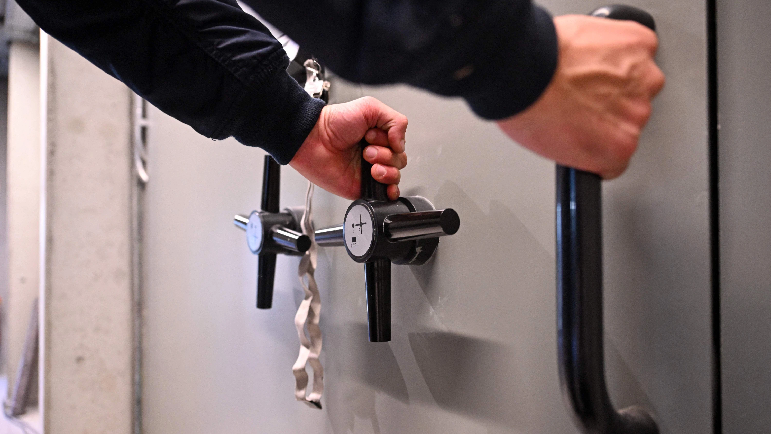 Edelmetall: Der Ölschock lässt den Goldpreis fallen