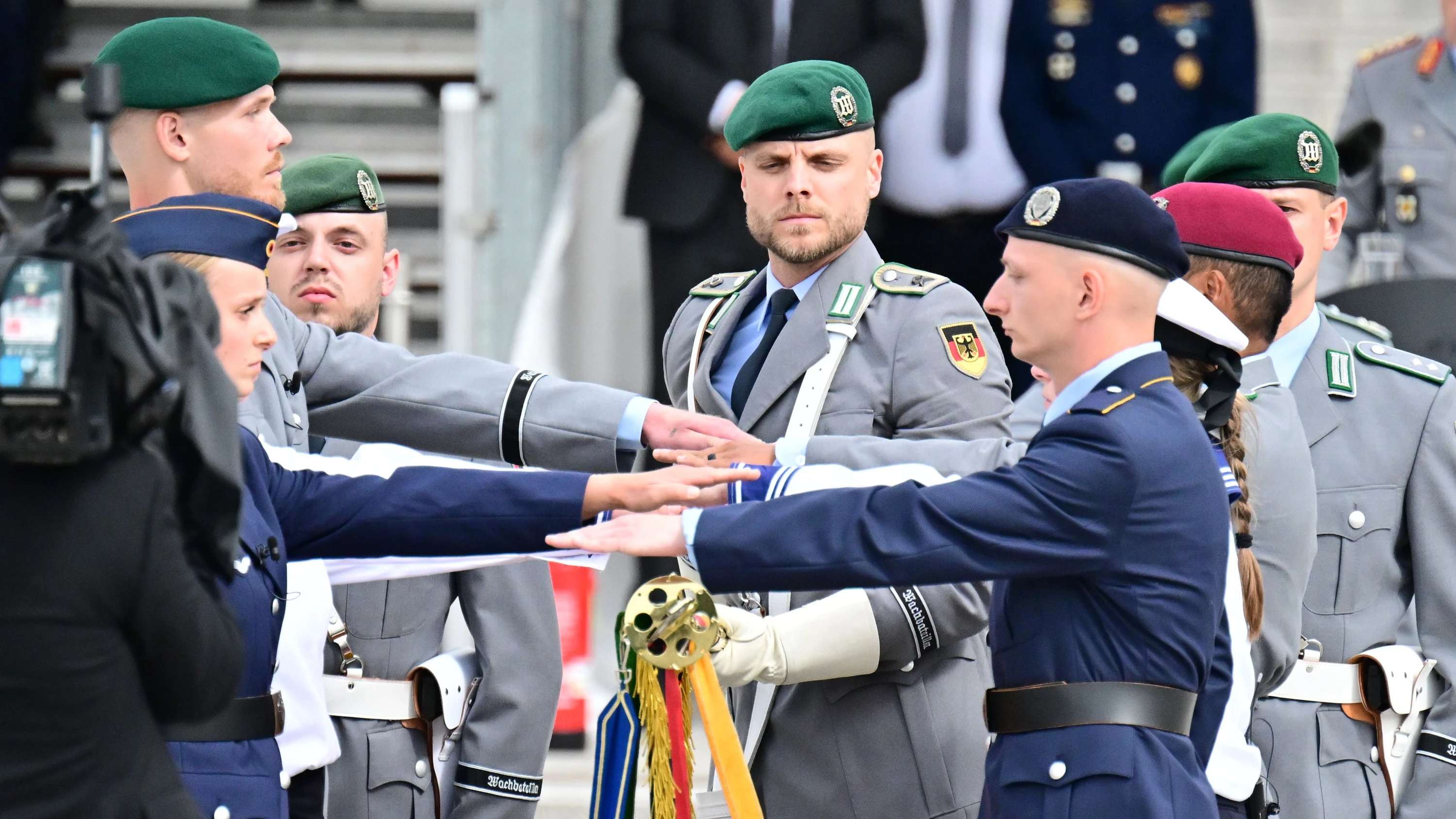 Erwiderung auf Kermani: Der Bundestag entscheidet, nicht der einzelne Soldat Erwiderung auf Kermani: Der Bundestag entscheidet, nicht der einzelne Soldat