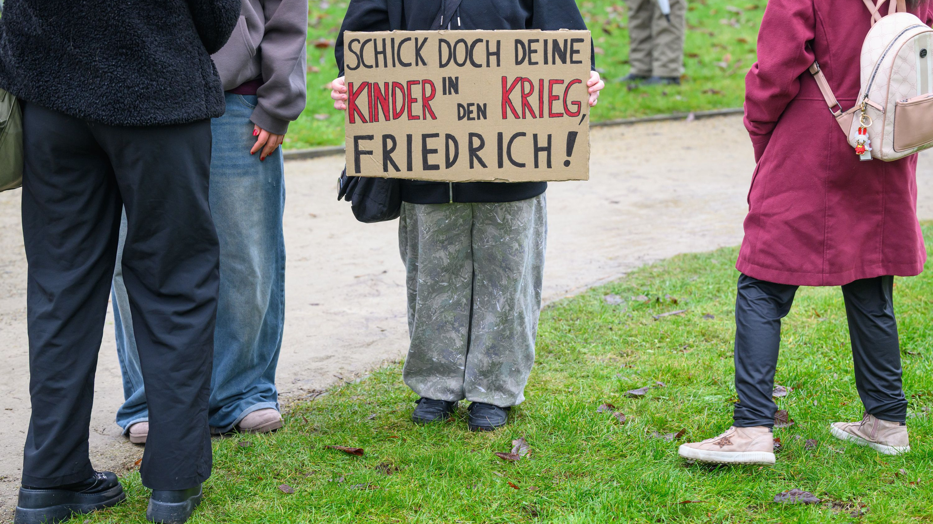Junge Soldatin zu Wehrdienst-Protesten: „Kann Wut meiner Generation gut verstehen“