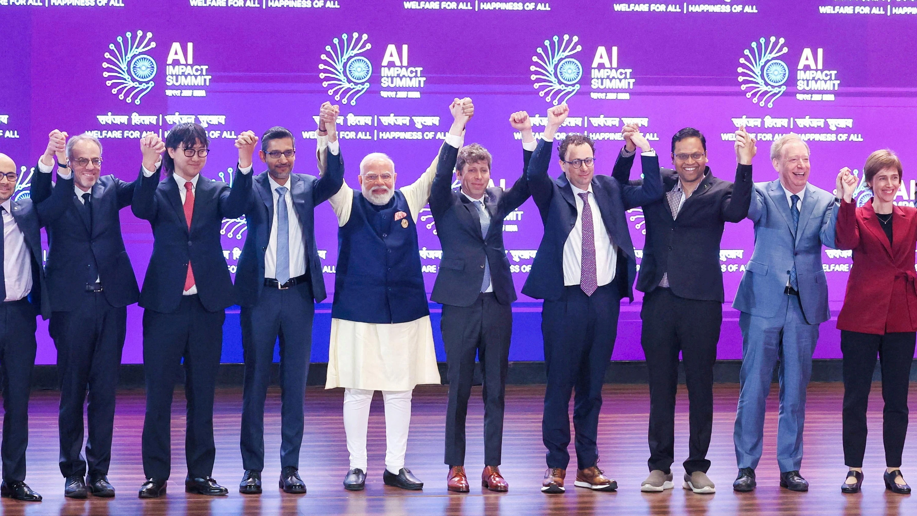 Business-Ticker: Kuriose Szene zwischen Altman und Amodei auf KI-Gipfel Business-Ticker: Kuriose Szene zwischen Altman und Amodei auf KI-Gipfel