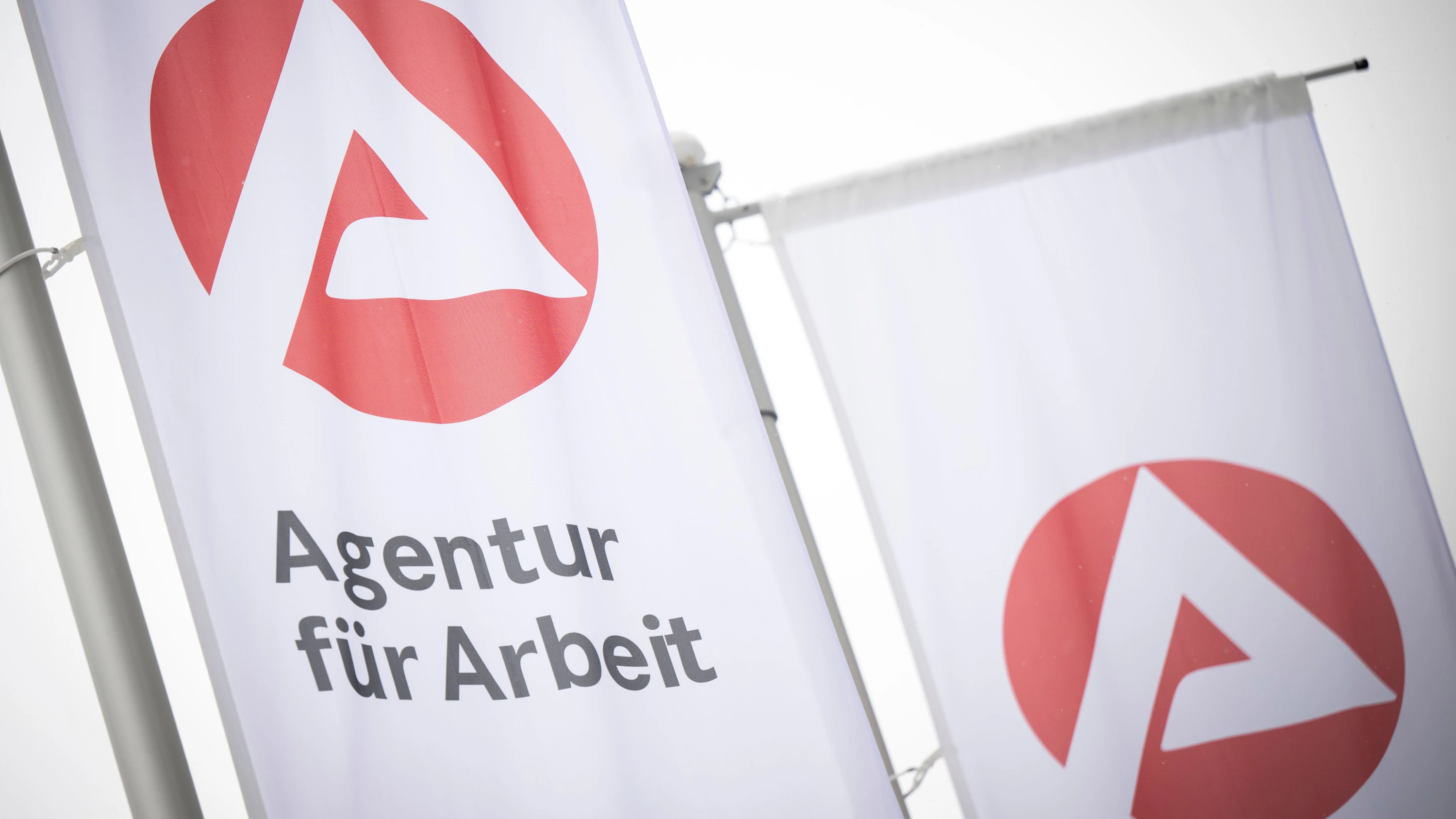 Krise am Arbeitsmarkt: Der Staat wächst, die Wirtschaft schrumpft Krise am Arbeitsmarkt: Der Staat wächst, die Wirtschaft schrumpft