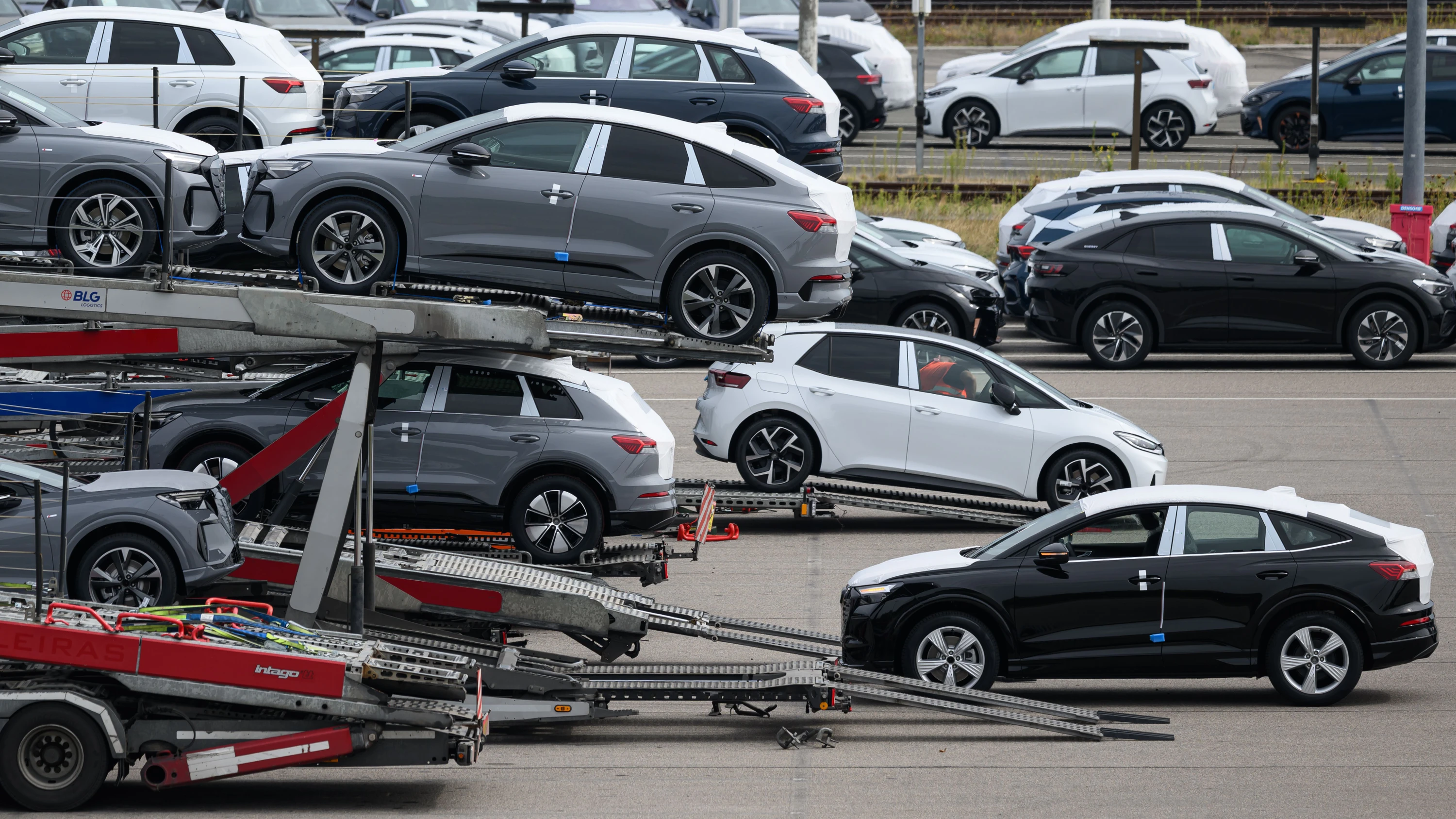 Automarkt im August: Elektro im Rausch, Fabriken im Abwind