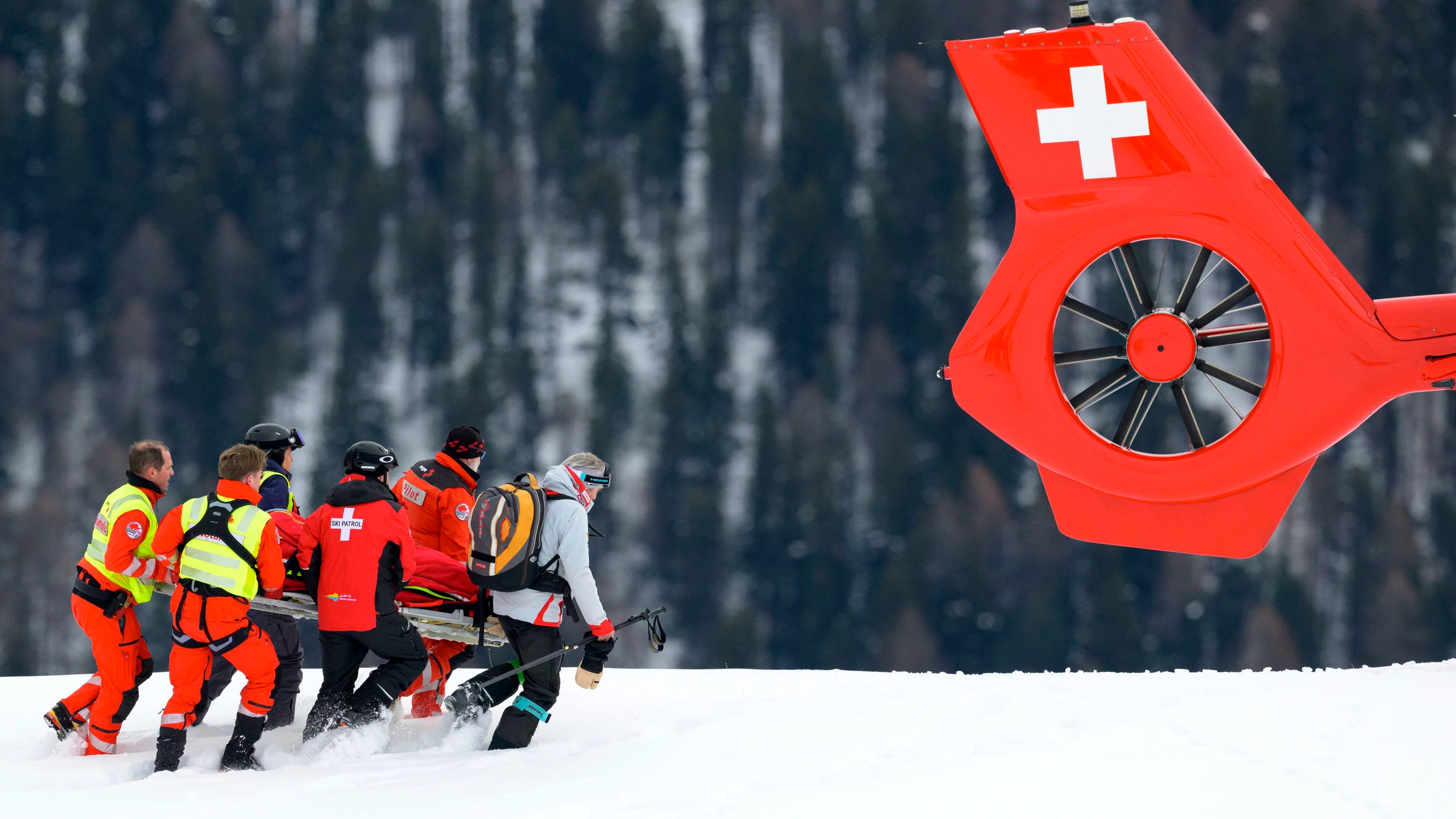 Abfahrt in St. Moritz: Ski-Olympiasiegerin Gisin schwer gestürzt Abfahrt in St. Moritz: Ski-Olympiasiegerin Gisin schwer gestürzt