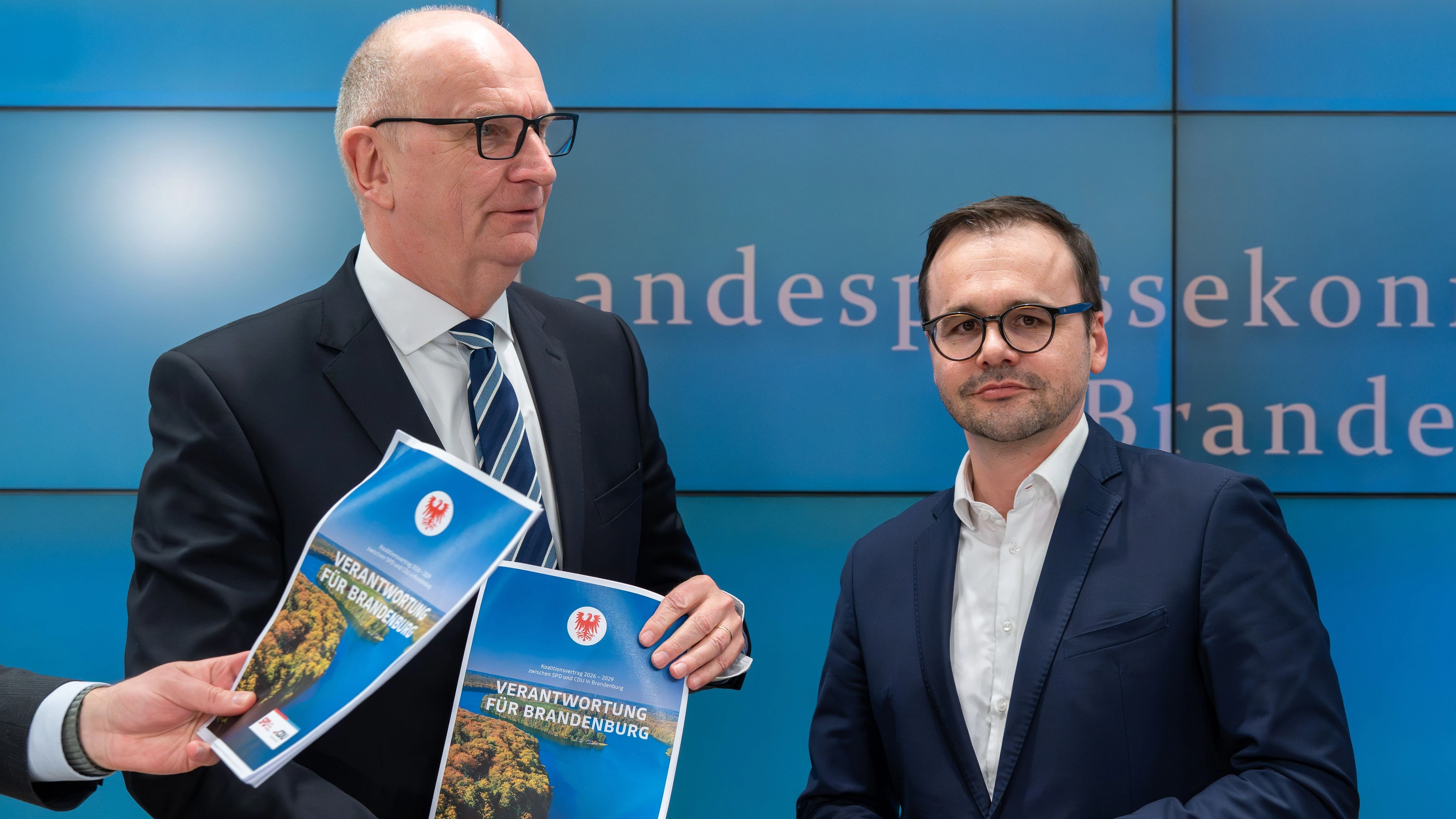 Deutschland-Liveblog: CDU in Brandenburg billigt Koalitionsvertrag