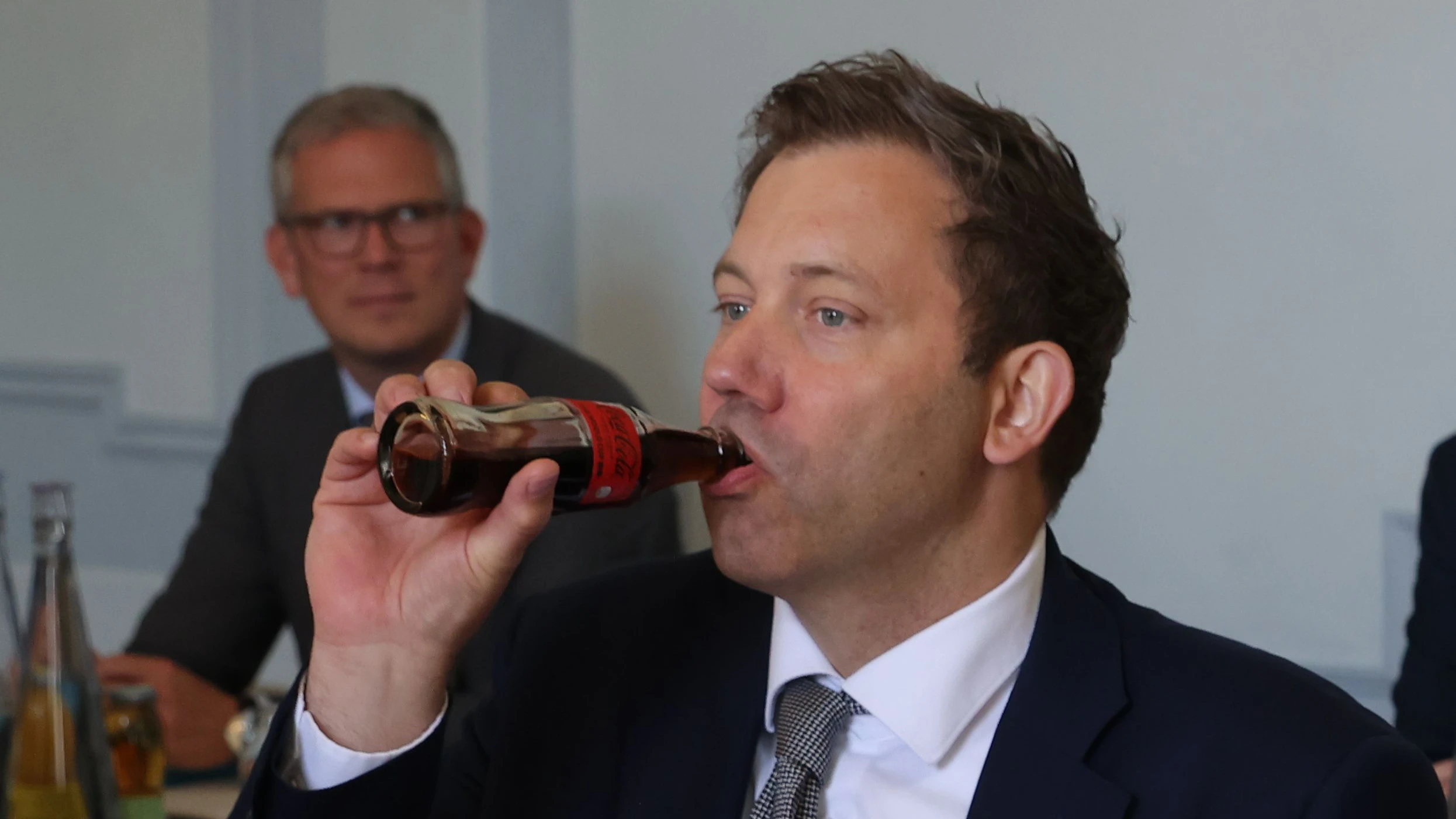 Streit um ZuckerSteuer: Die Koalition gibt dem Affen Zucker Streit um ZuckerSteuer: Die Koalition gibt dem Affen Zucker