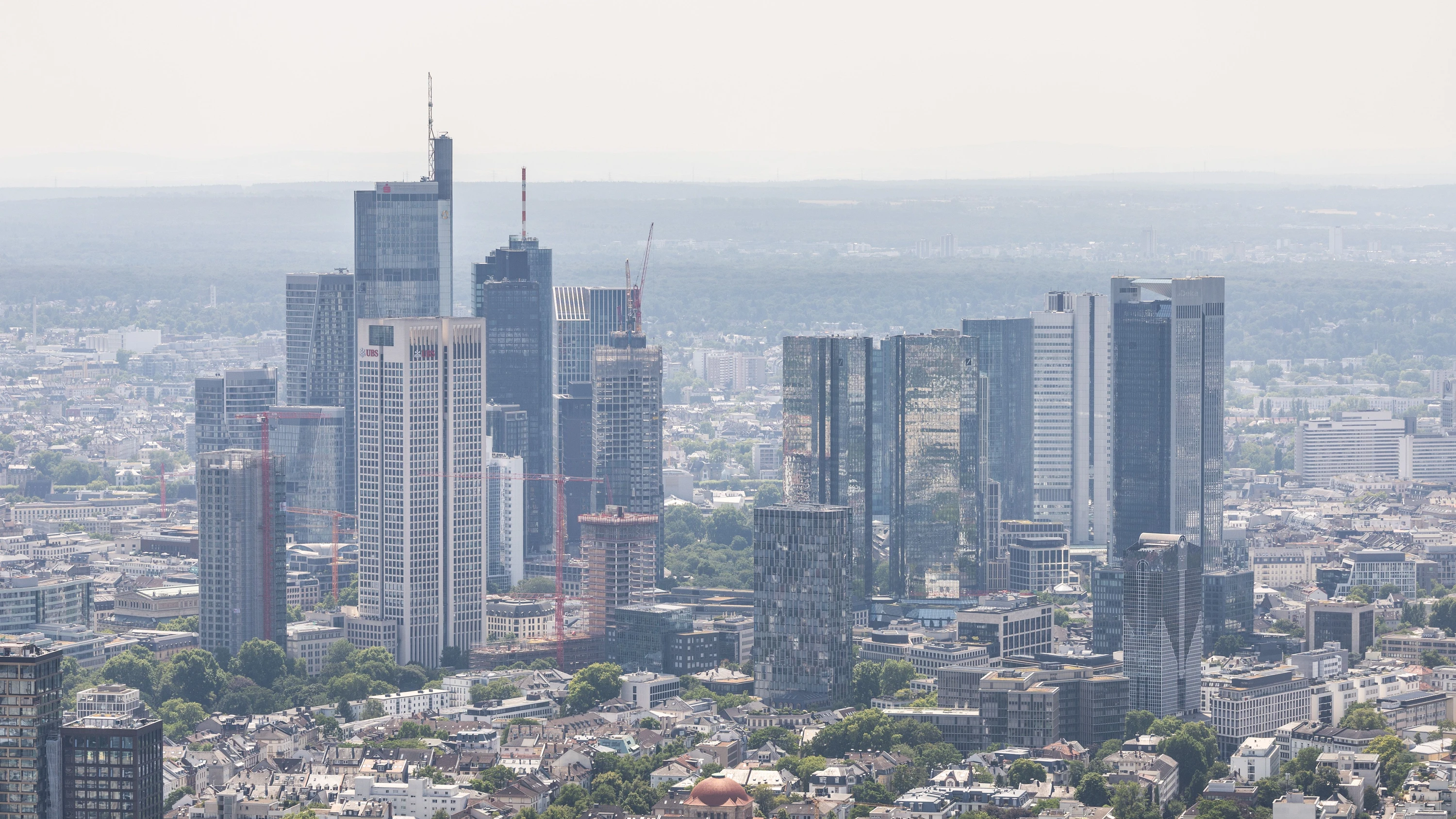 Treibhausgasbilanz 2025: Ein Frankfurter verursache etwa 11,3 Tonnen CO₂ im Jahr, heißt es in der Treibhausgasbilanz der Stadt. - Lucas Bäuml