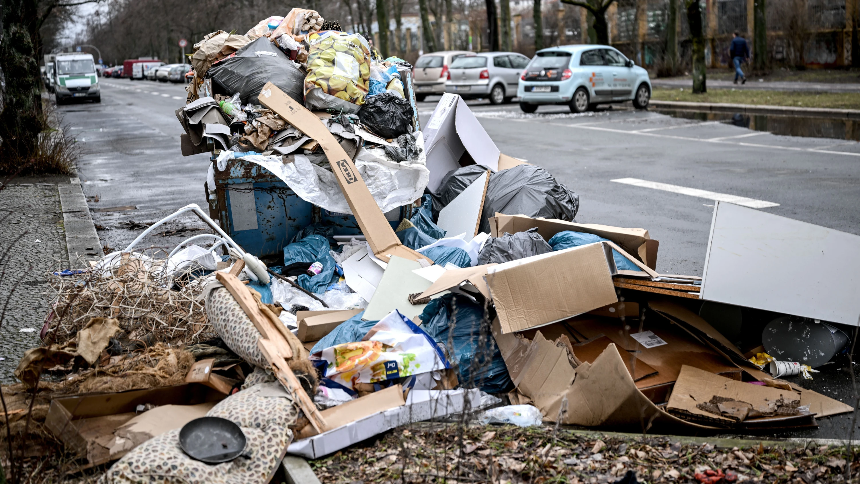 Verdreckte Stadt: Berlin sucht Müllsammler (m/w/d): bitte anreisen