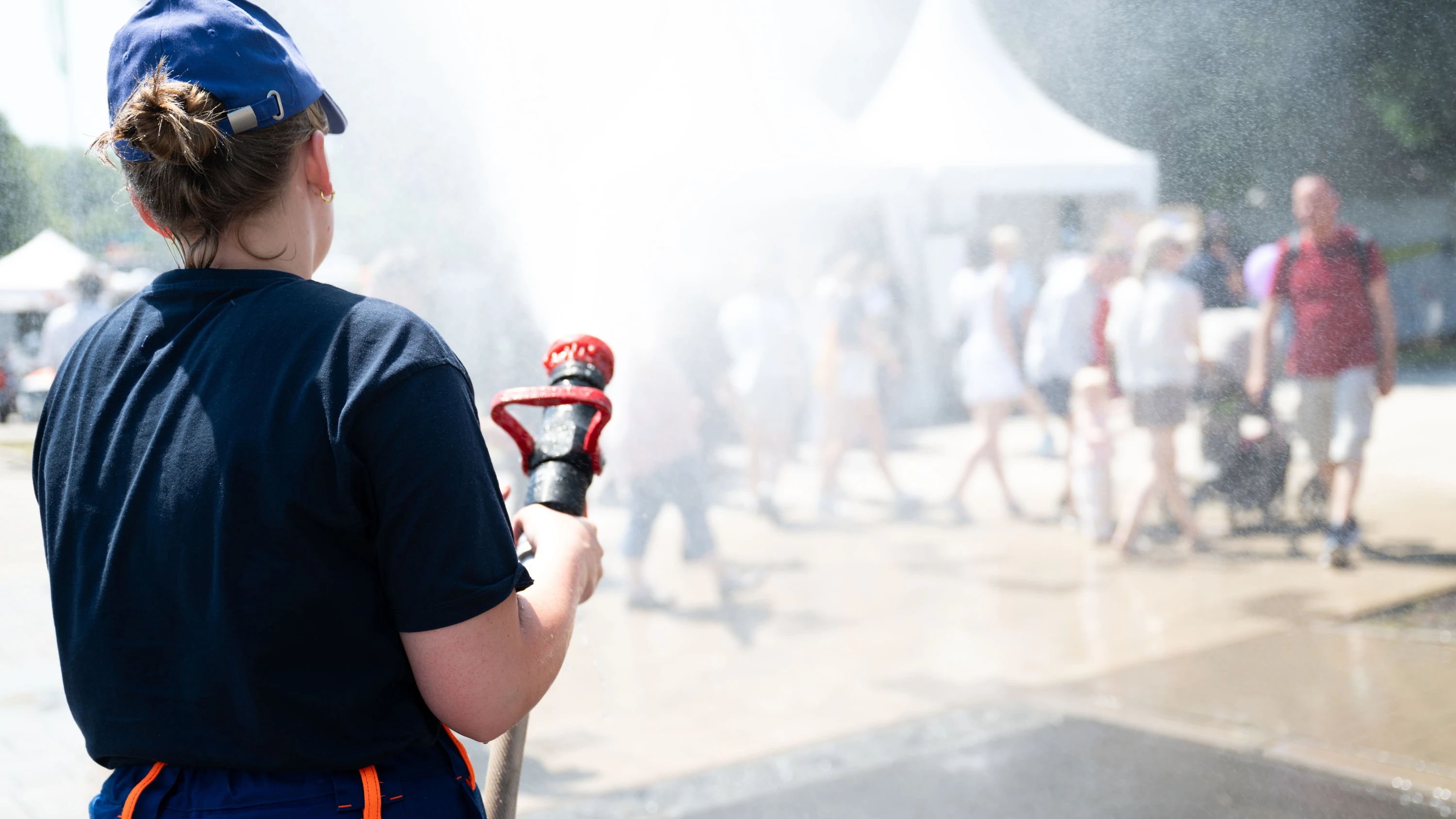 Bild: Mehr Sanitäter unterwegs: Wie beim Hessentag auf die Hitze reagiert wird