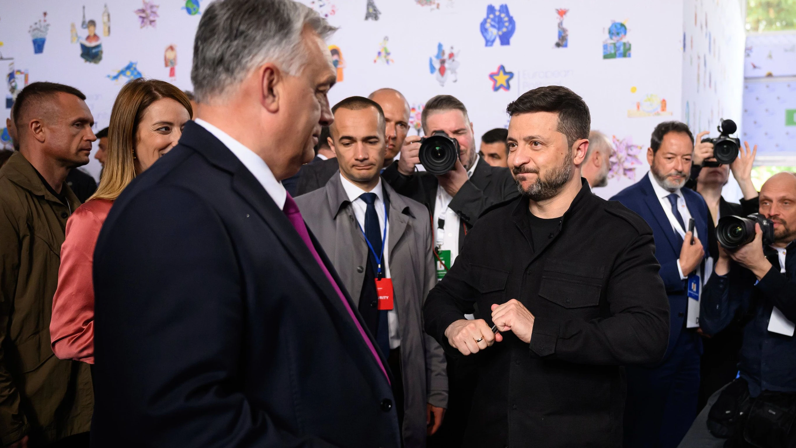 Liveblog UkraineKrieg: Ungarn lässt Ukrainer frei – behält Gold und Geld