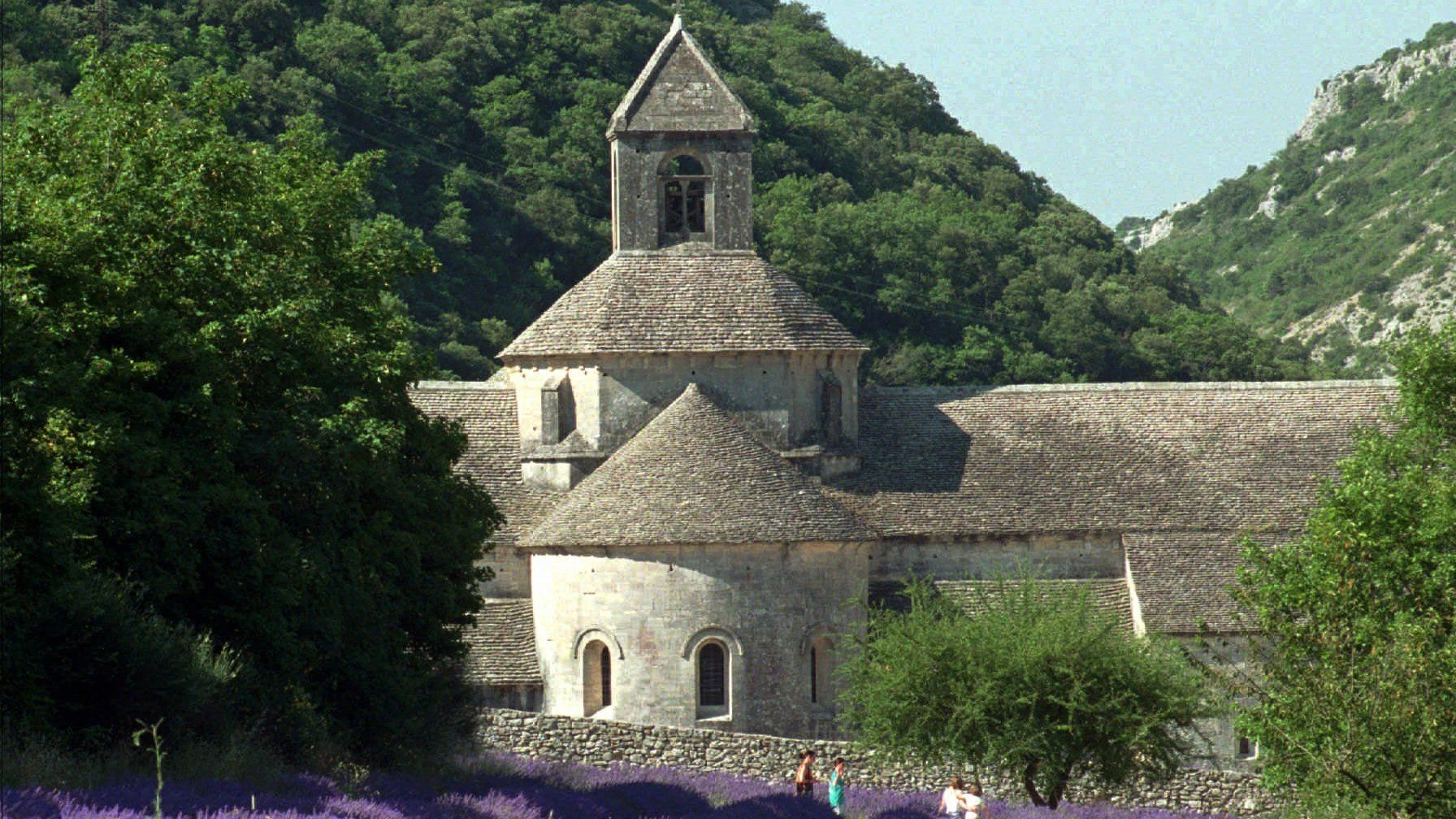 Trügerisches Idyll: Die Provence ist schon lange Schauplatz sogenannter Wohlfühlkrimis. - AP