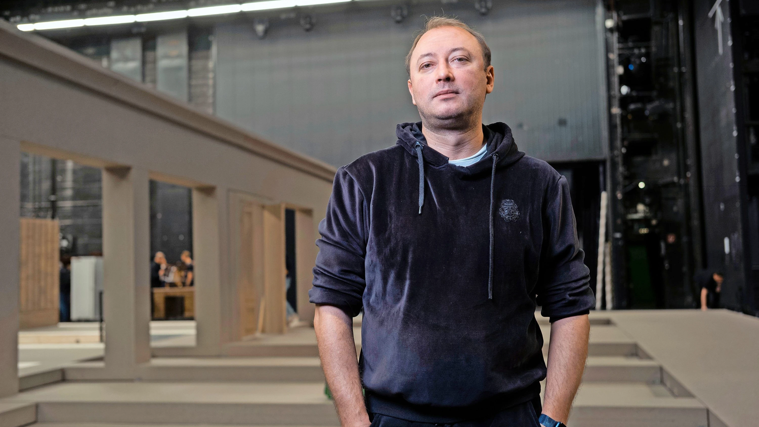 Meister und Margarita: Wie ein Russe Bulgakows Meisterwerk auf die Bühne bringt Meister und Margarita: Wie ein Russe Bulgakows Meisterwerk auf die Bühne bringt