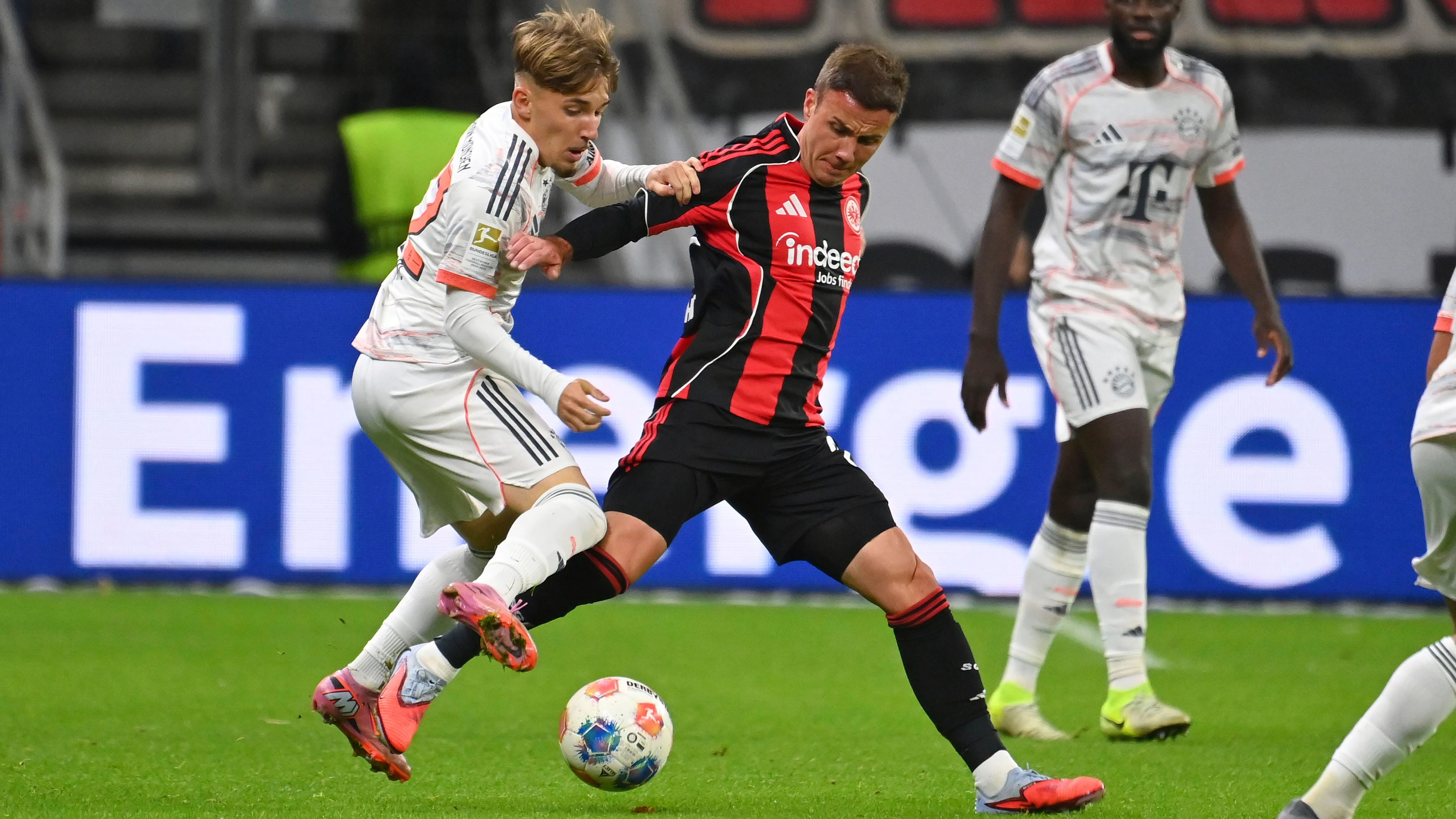 Taktik-Trend im Fußball: Warum Zweikämpfe komplizierter geworden sind