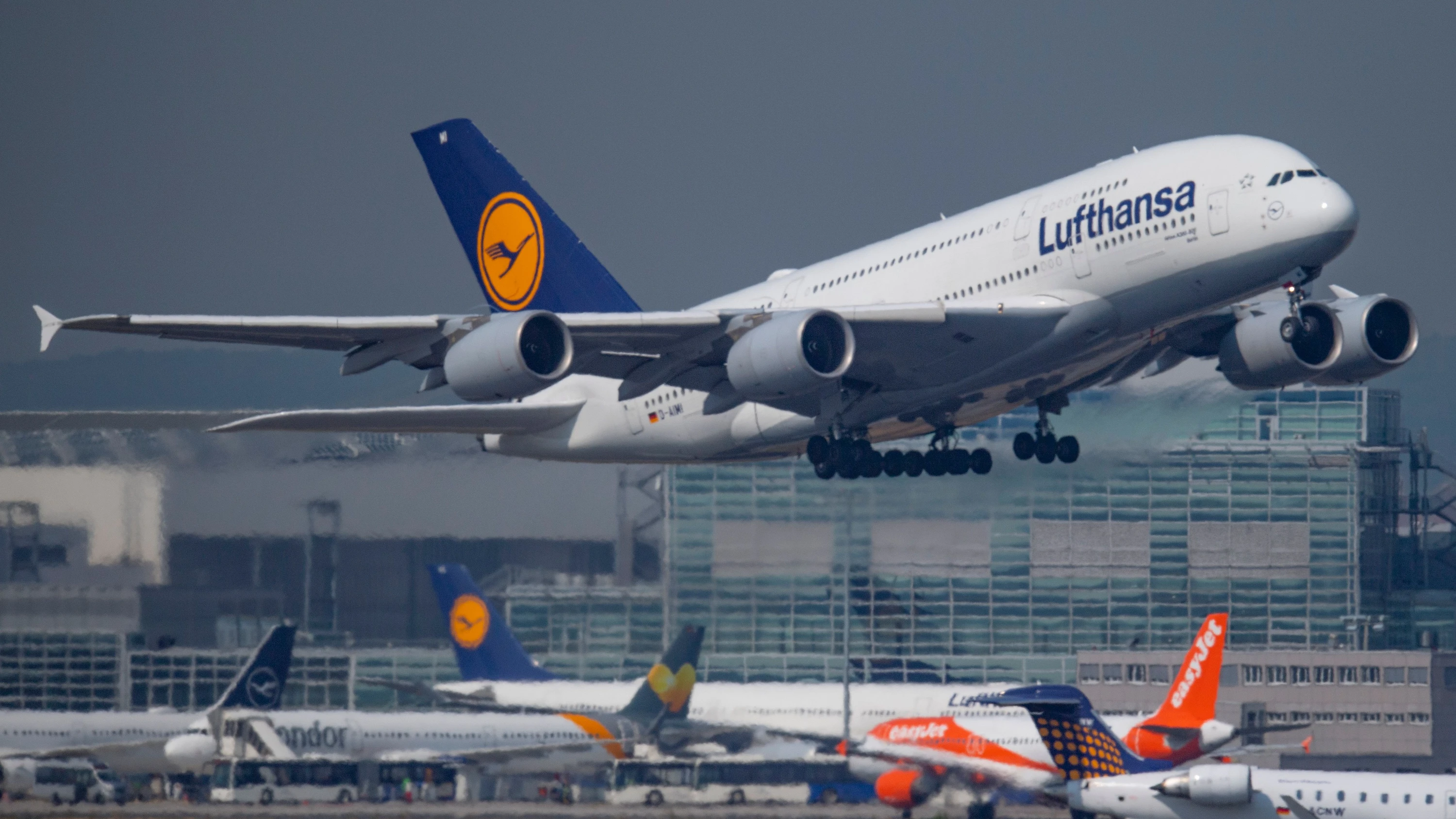 Krieg in Nahost: A380-Airbus der Lufthansa fliegt ohne Passagiere von Abu Dhabi zurück nach Deutschland