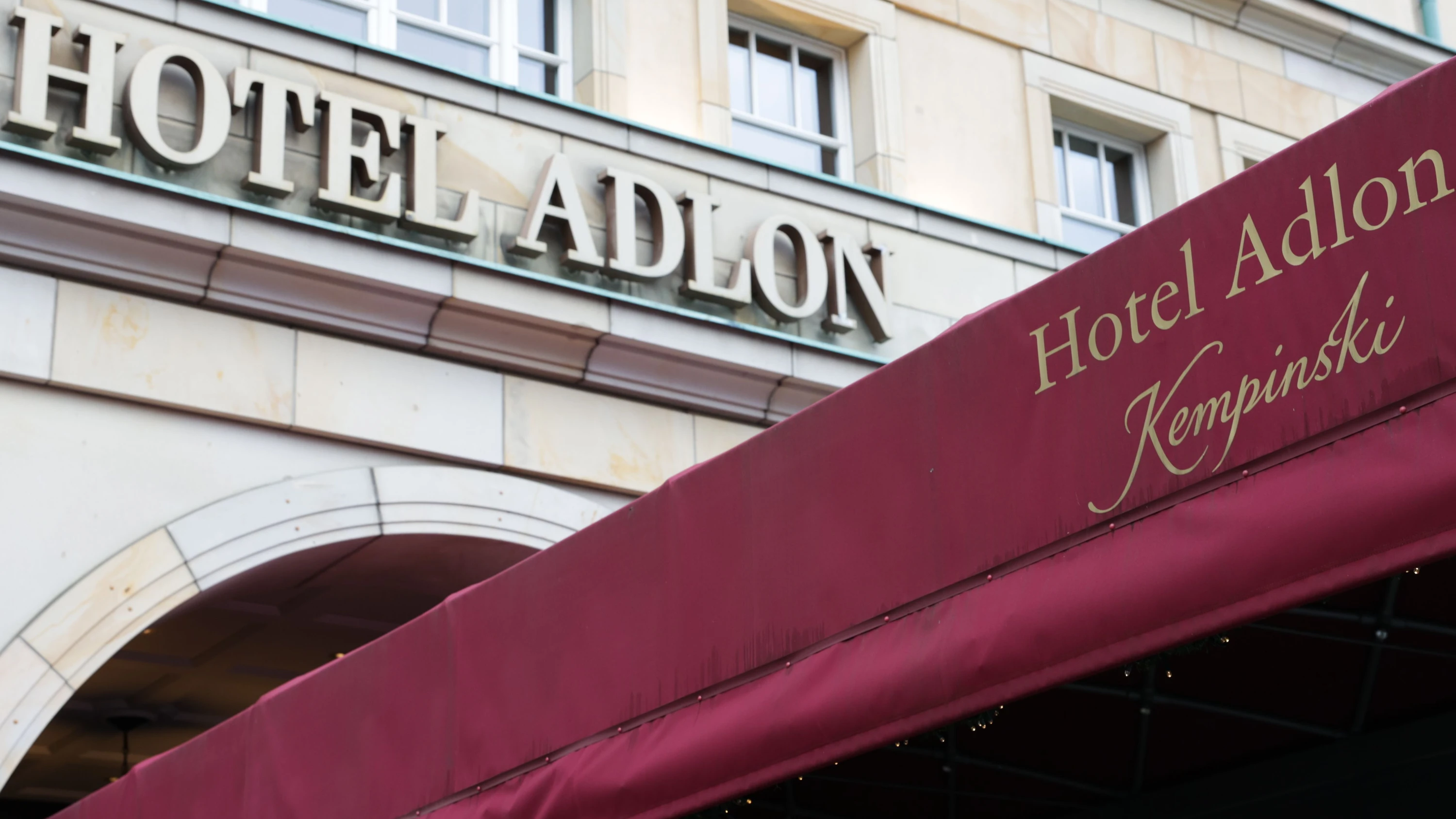 Immobiliengesellschaft Jagdfeld: Hotel Adlon soll für mindestens 280 Millionen Euro verkauft werden