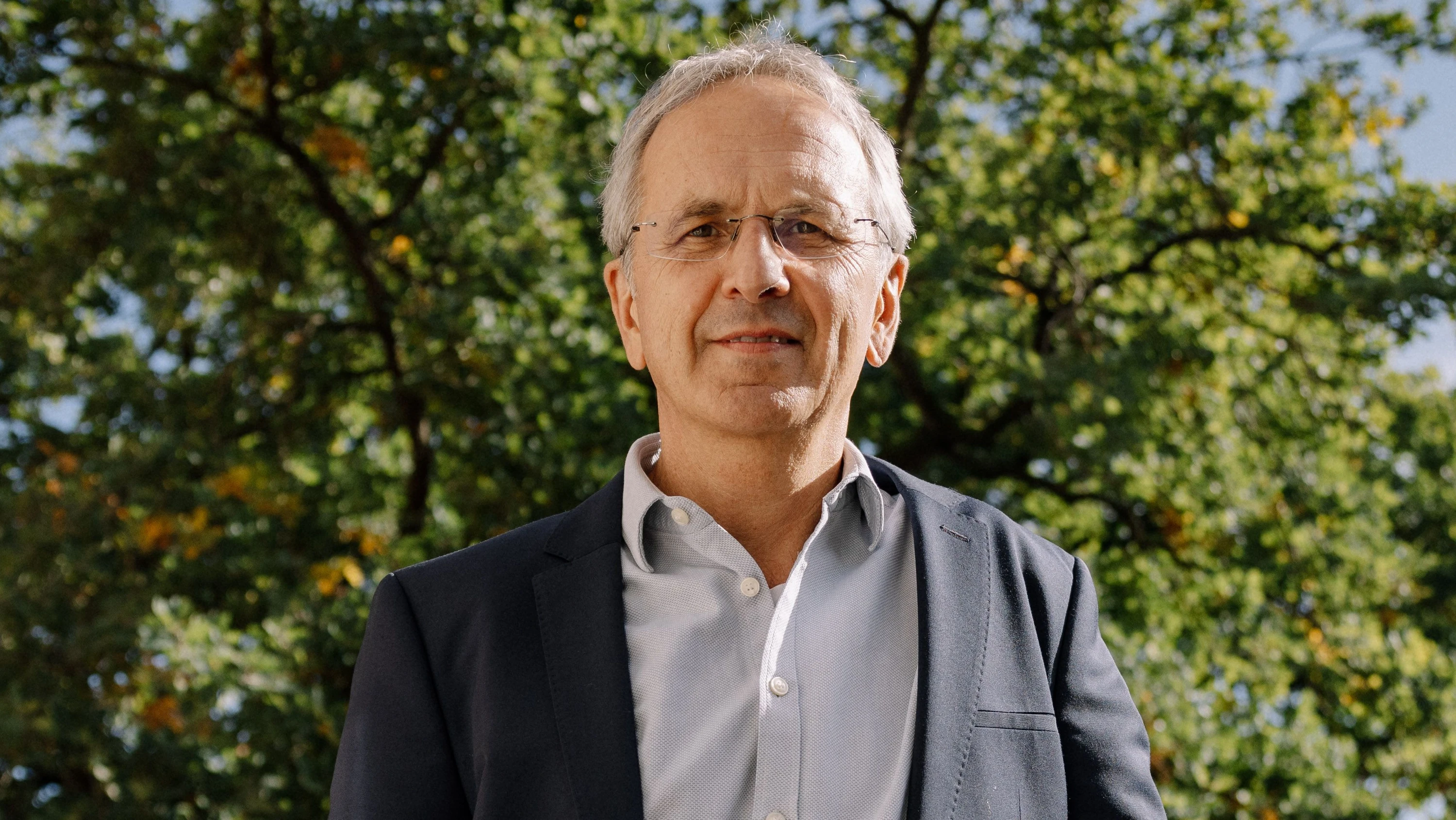 Prof. Dr. med. Andreas Michalsen arbeitet als Internist, Ernährungsmediziner und Fastenarzt in Berlin. - Jasper Hill