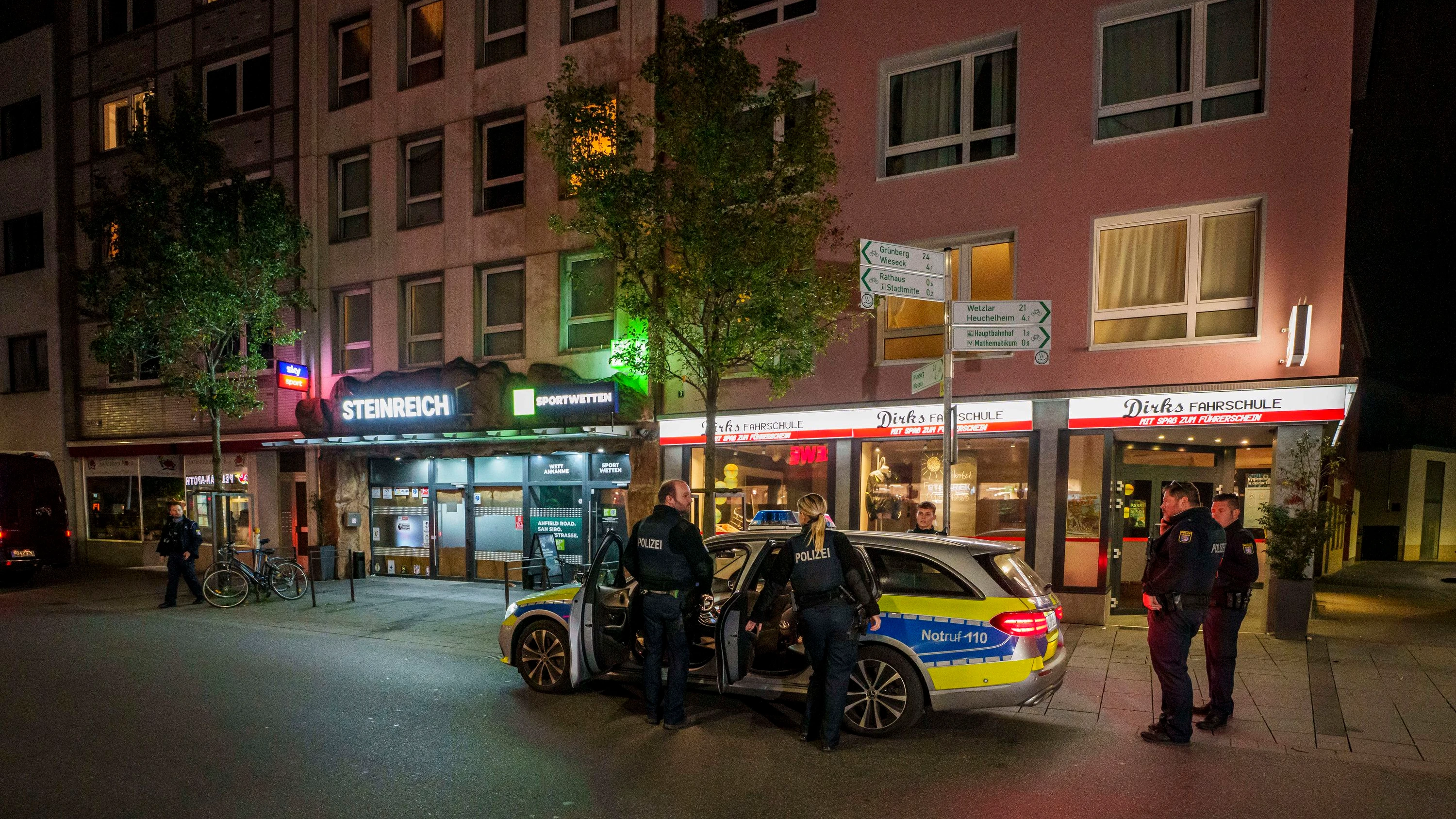 Einsatz im Oktober 2025: In der Gießener Innenstadt wurde vor einem Wettbüro geschossen. - dpa