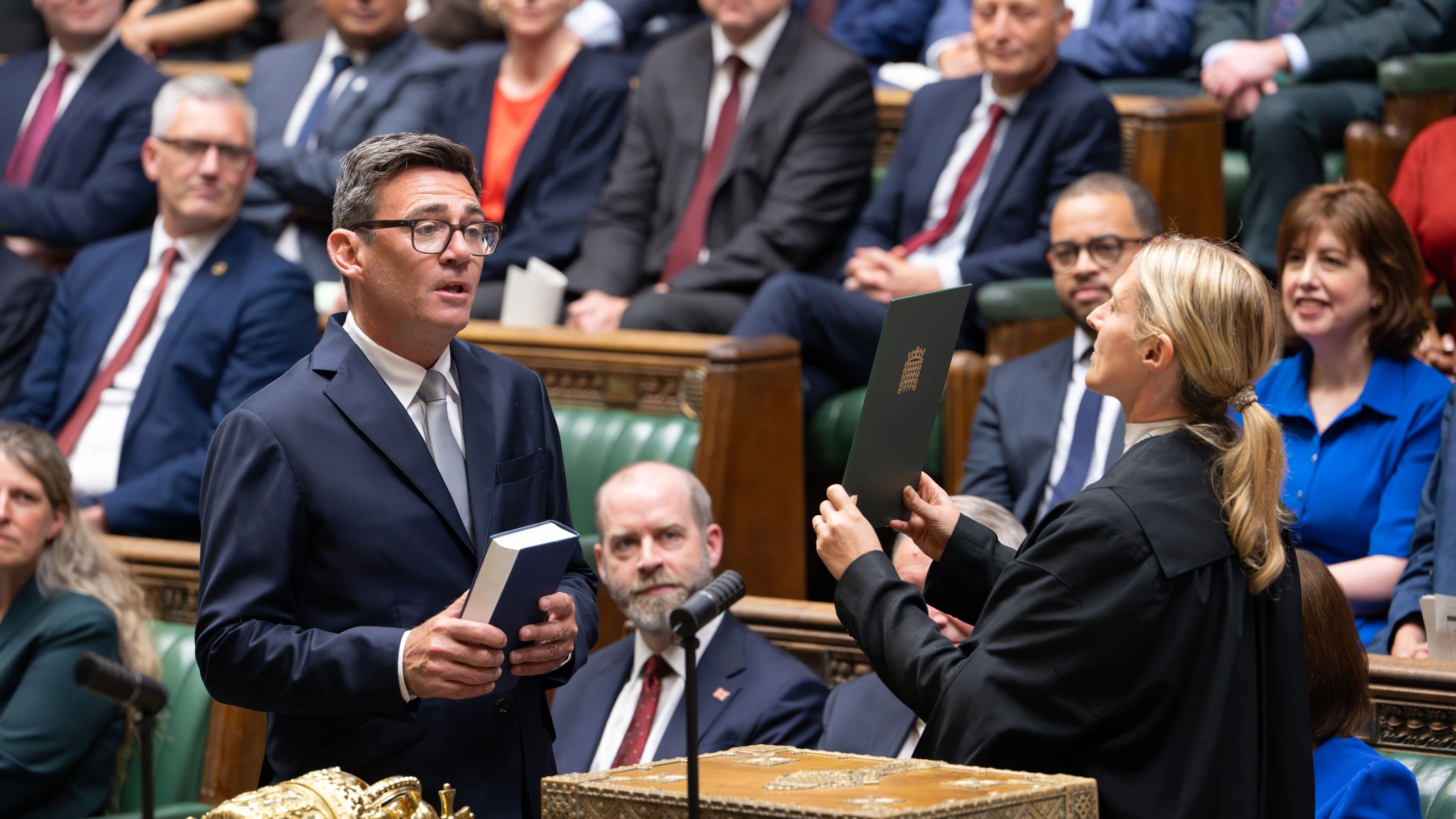 Andy Burnham wird am Montag als Abgeordneter im Unterhaus in London vereidigt. - House of Commons via AP
