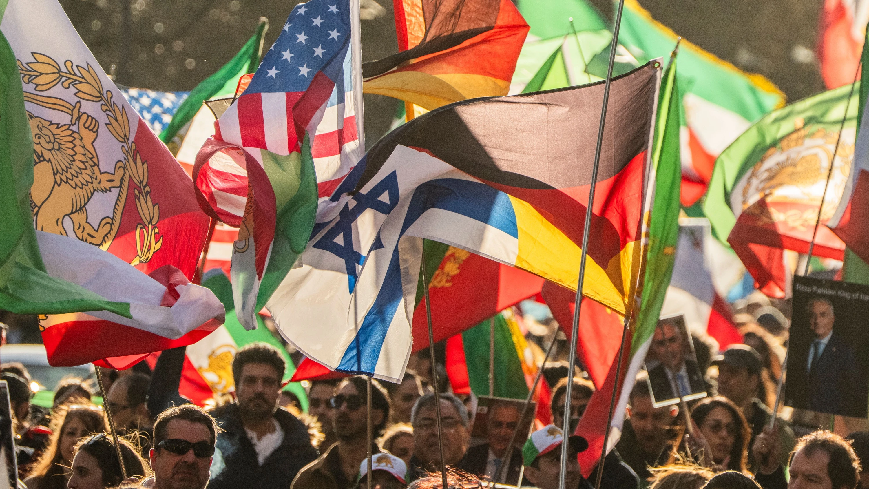 Demo in Frankfurt: Applaus für US-Angriff auf Iran