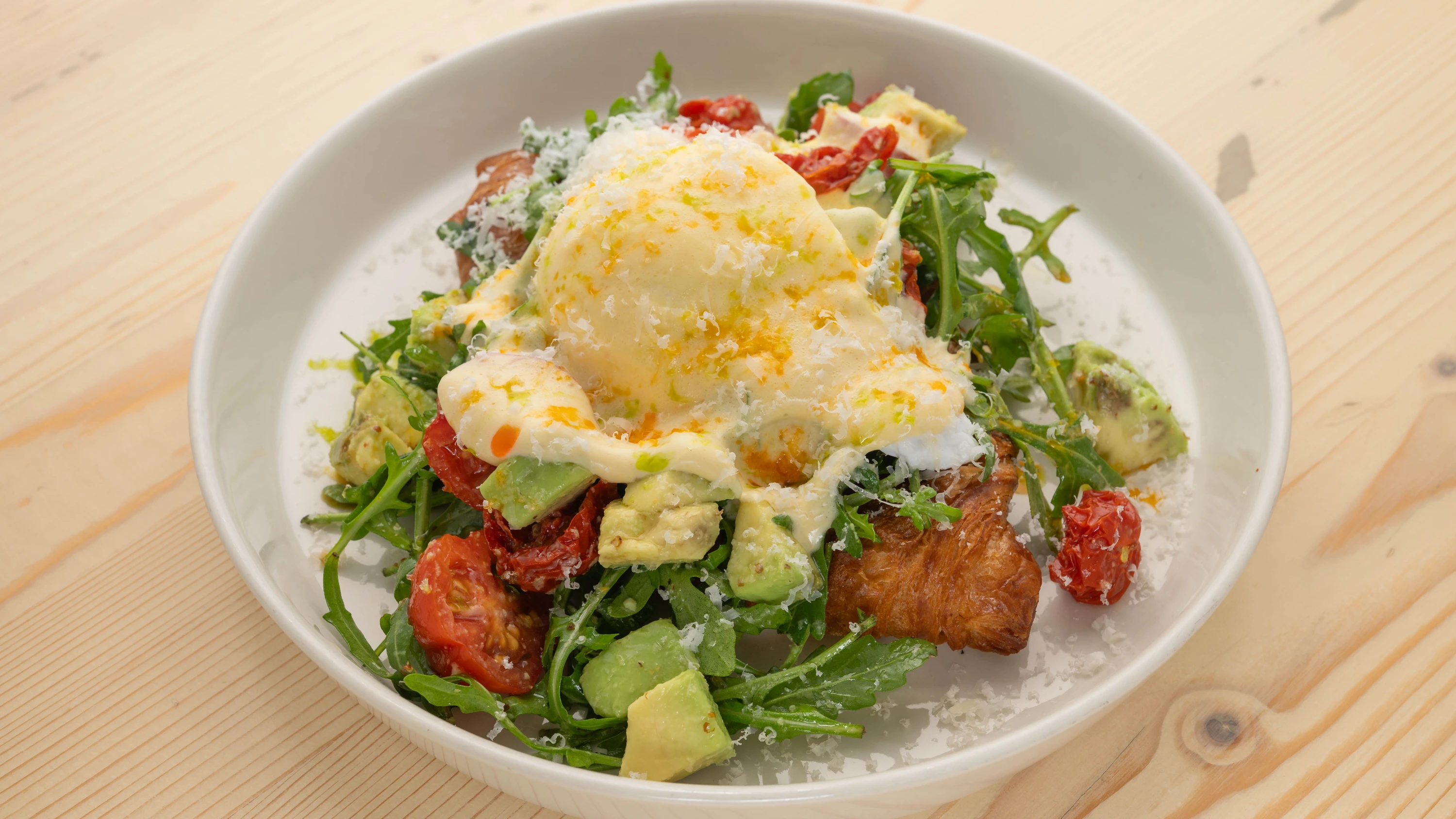 „Delikt“ in Wiesbaden: Smashed Croissant und Flat White im Alten Gericht