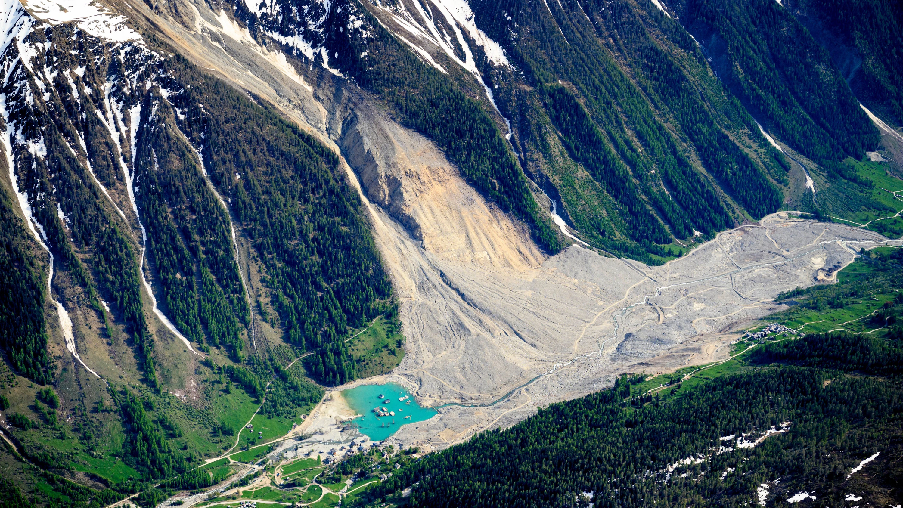 Frühwarnsysteme: Wie erkennt man rechtzeitig, dass Berge brechen?