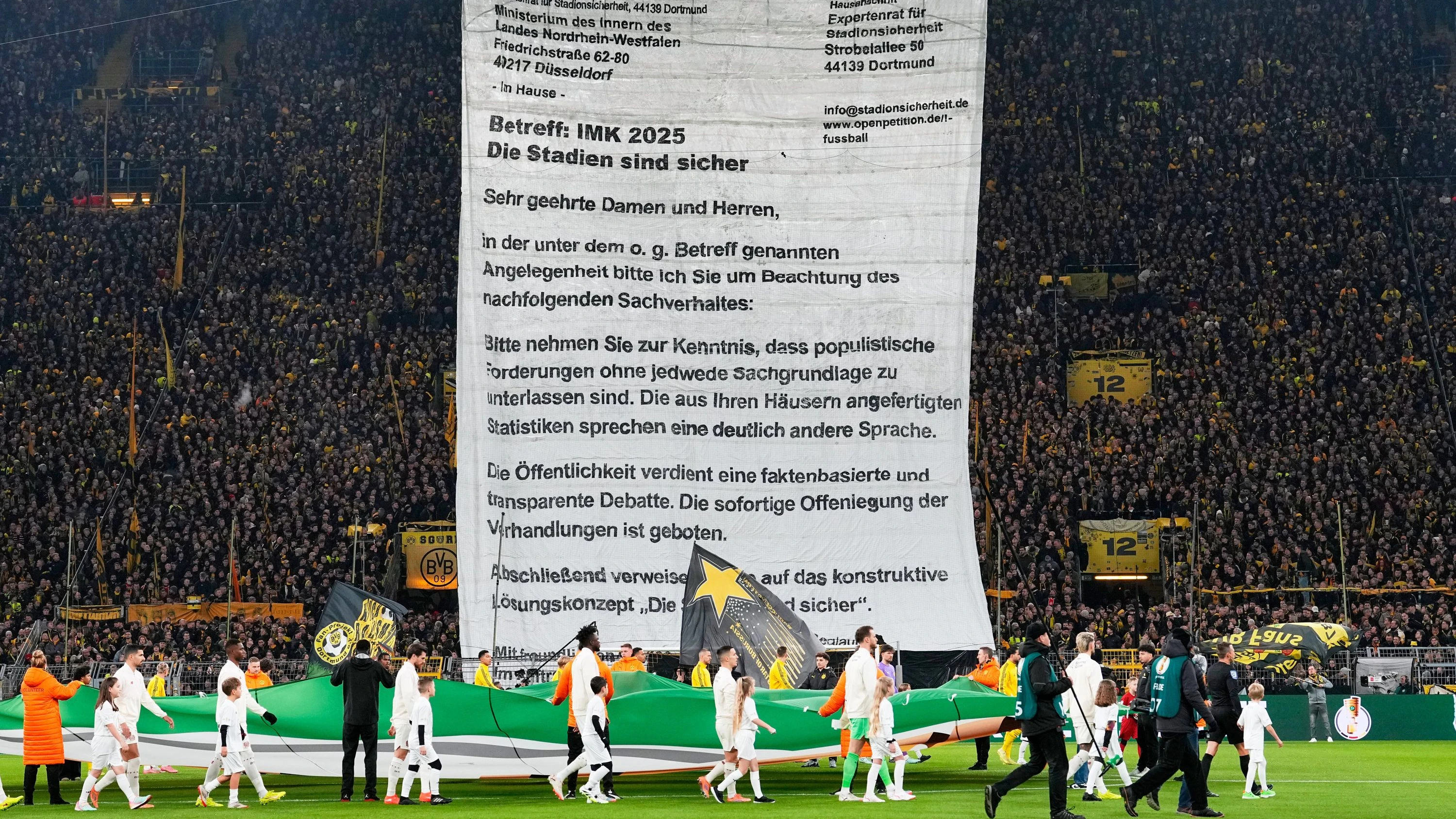 Protest der Ultras: Der Segen der Stille Protest der Ultras: Der Segen der Stille