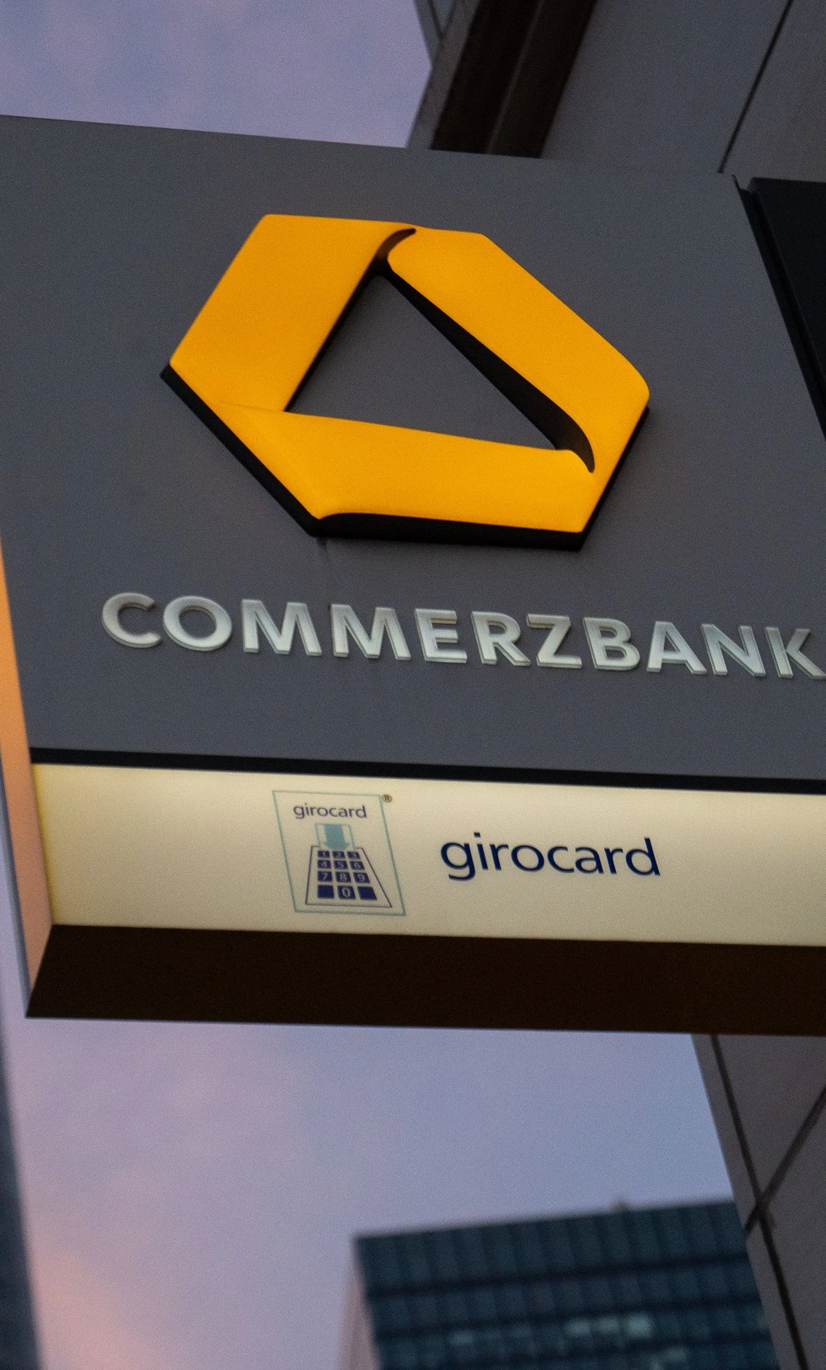 Commerzbank erhält als erste Großbank in Deutschland Kryptoverwahrlizenz |  FAZ
