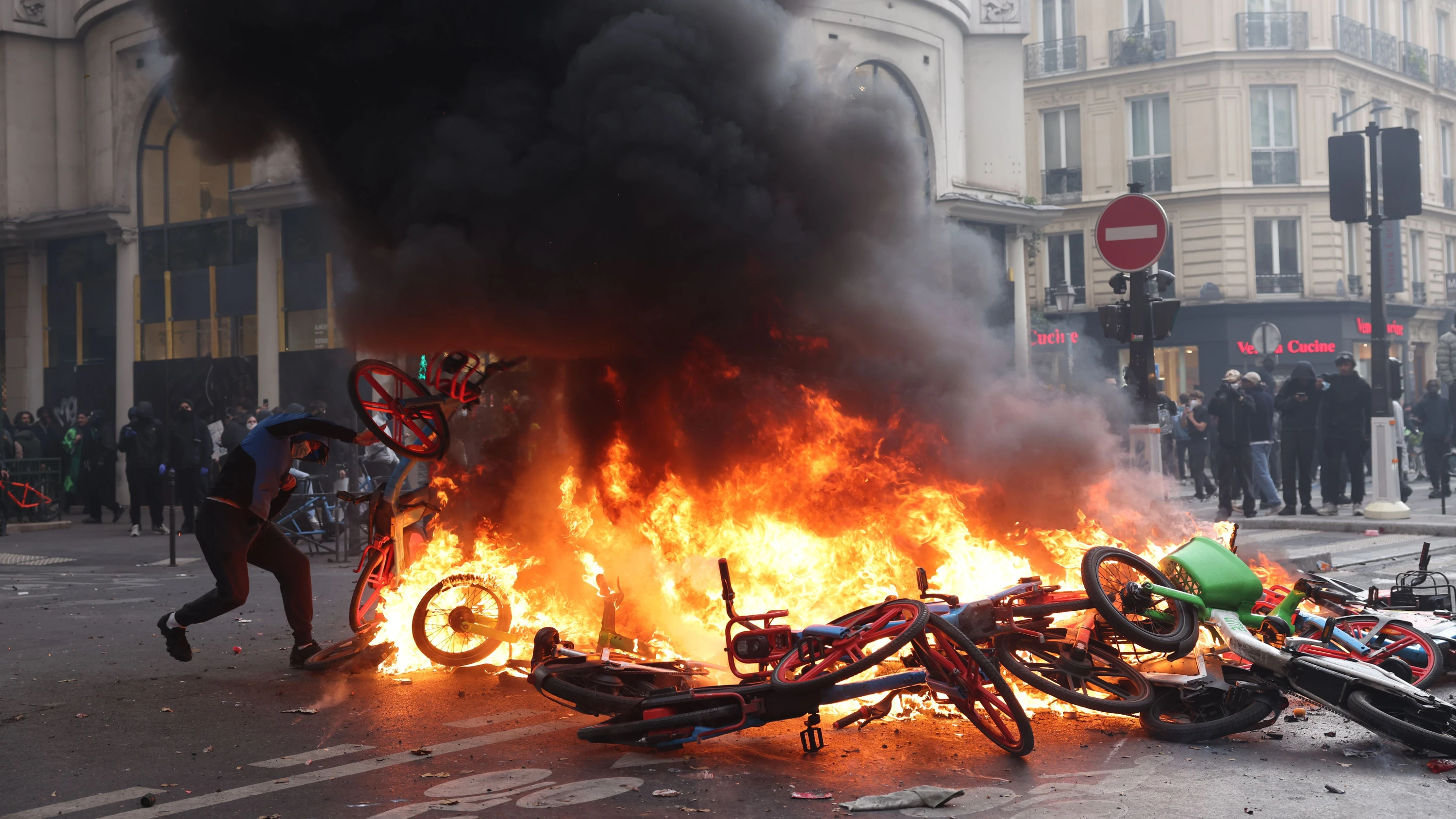 Vorwürfe gegen Paris: Wie kam es zum Gewaltausbruch in Frankreich? Vorwürfe gegen Paris: Wie kam es zum Gewaltausbruch in Frankreich?