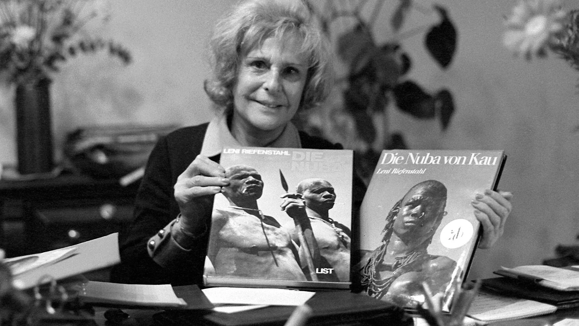 Nachlass Leni Riefenstahl: Was halten die Nuba von Leni Riefenstahls Fotos?